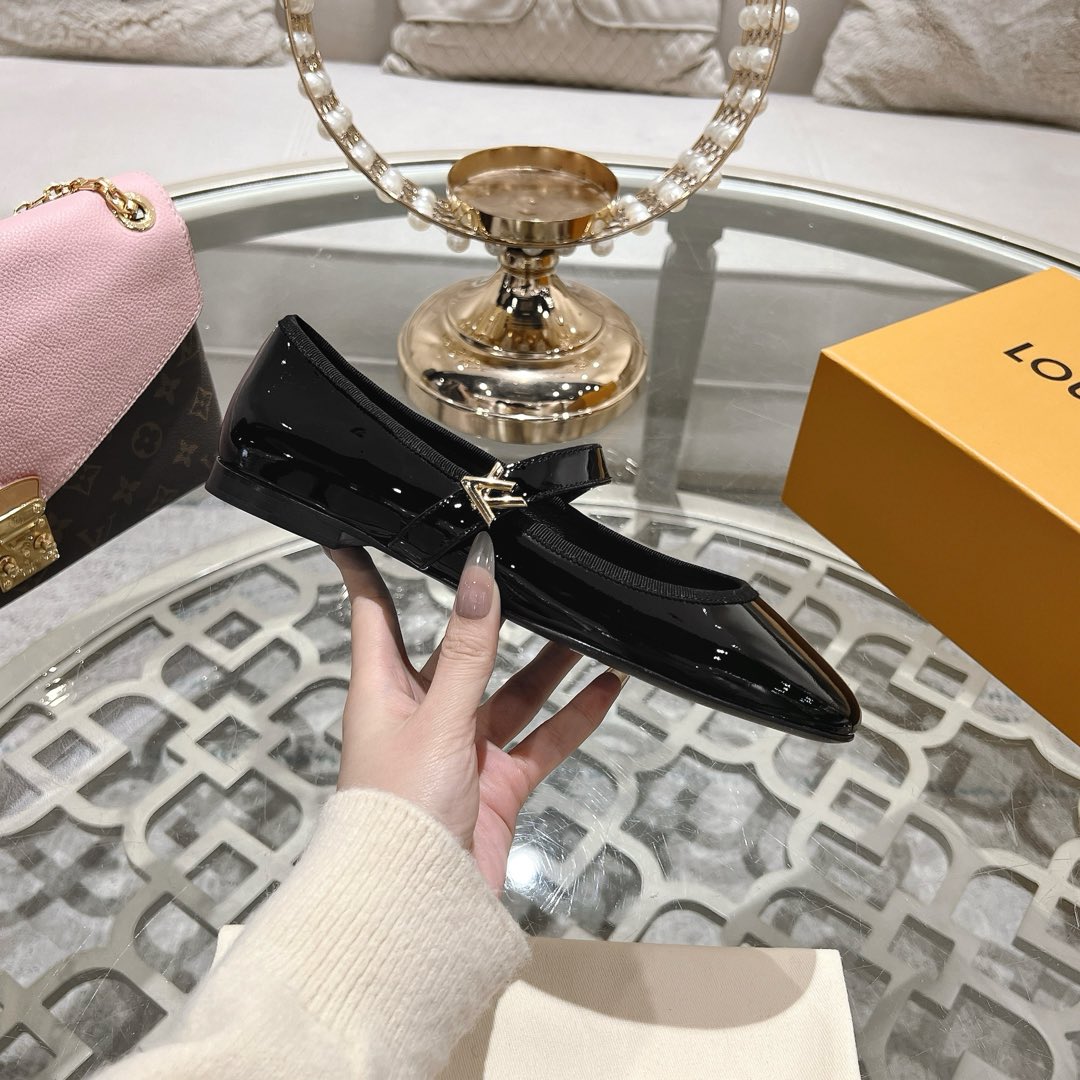 LOUIS VUITTON MARY JANE SHOES IN BLACK PATENT CALFSKIN