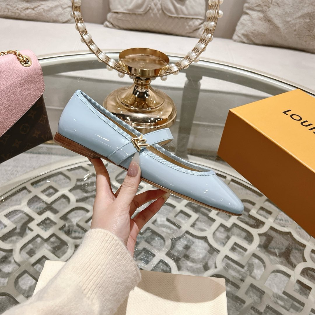 LOUIS VUITTON MARY JANE SHOES IN BLUE PASTEL PATENT CALFSKIN