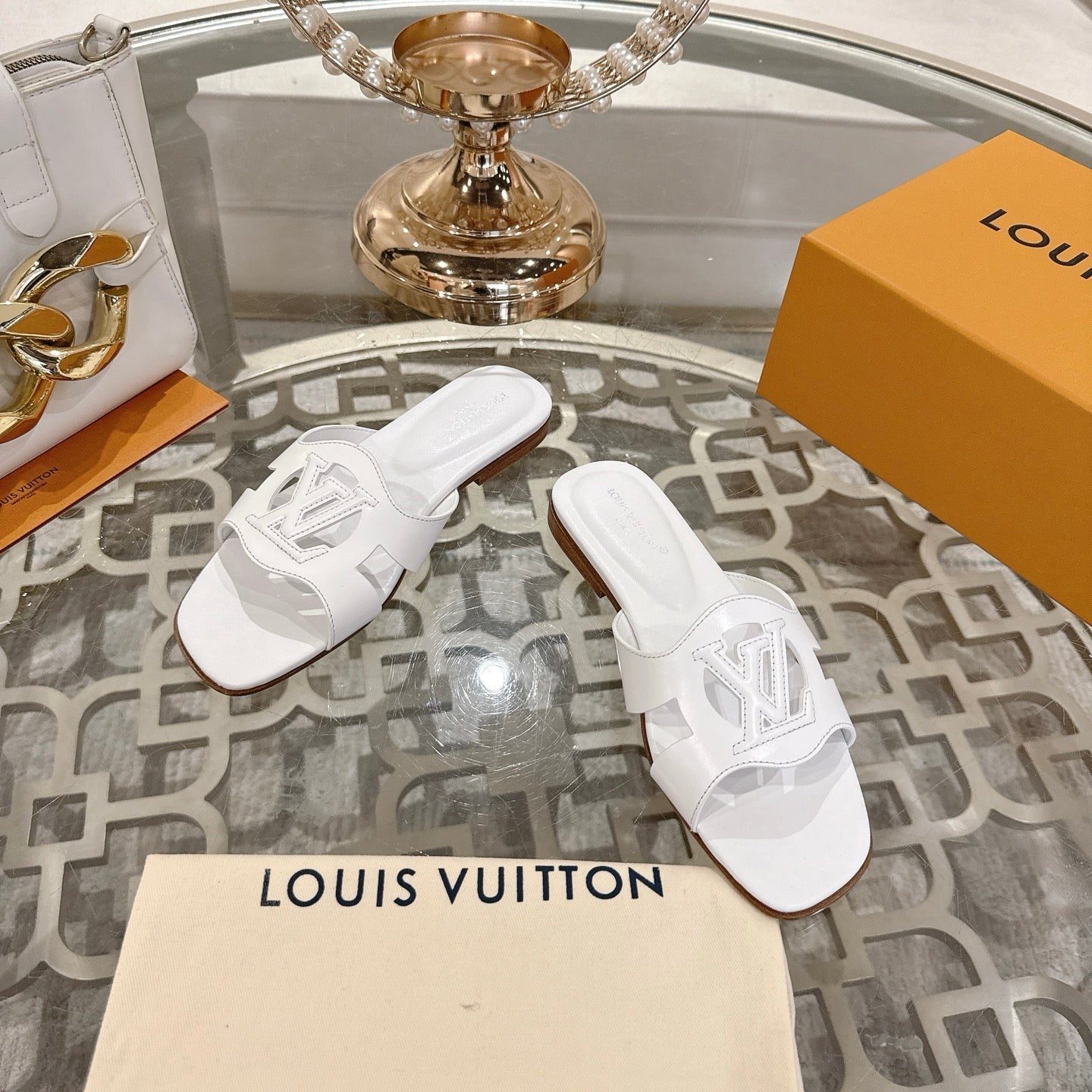 LOUIS VUITTON ISOLA FLAT SLIDE IN WHITE CALFSKIN