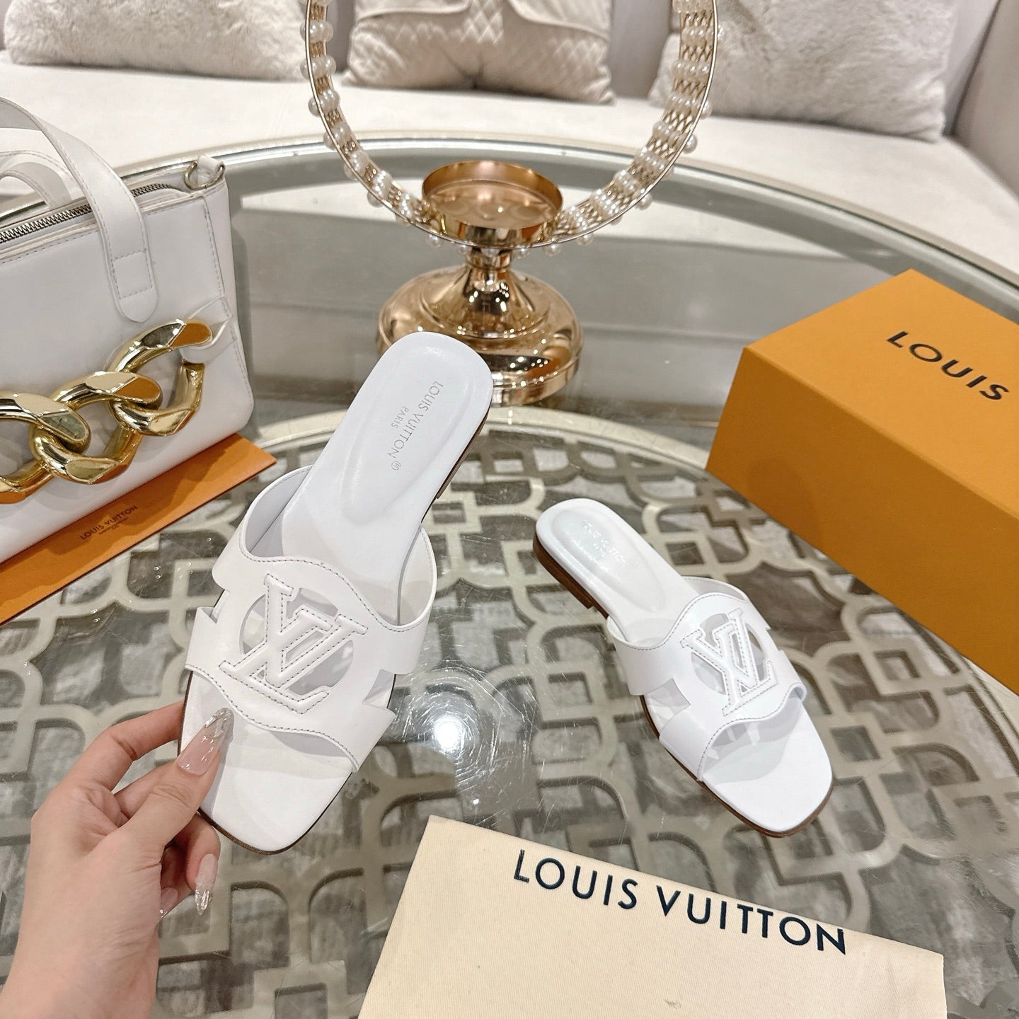 LOUIS VUITTON ISOLA FLAT SLIDE IN WHITE CALFSKIN