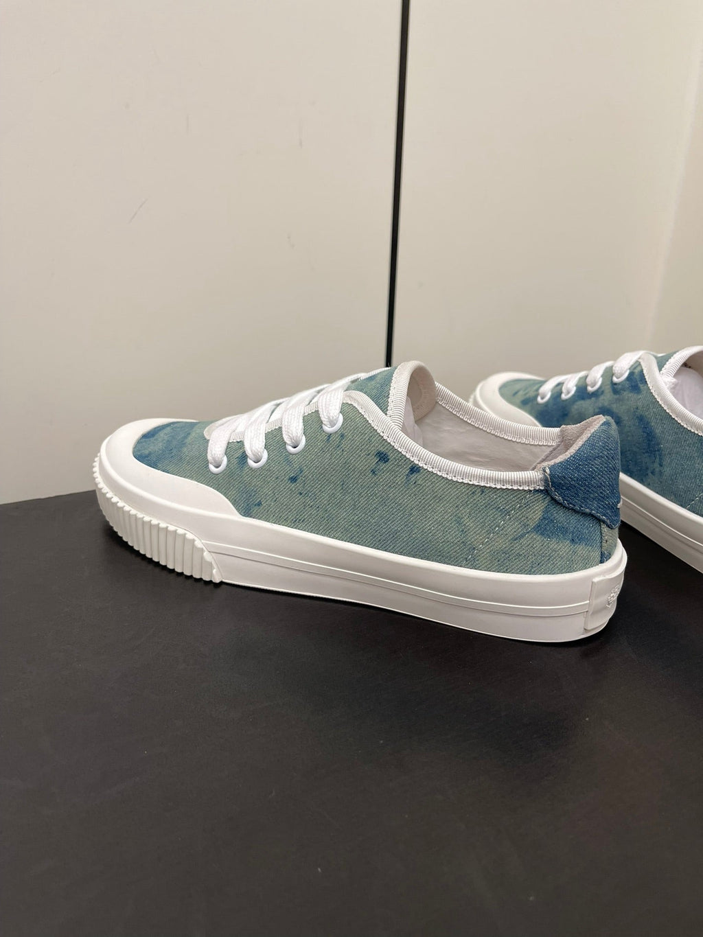 LP CLASSIC BISCUIT SNEAKER SAPPHIRE CALFSKIN
