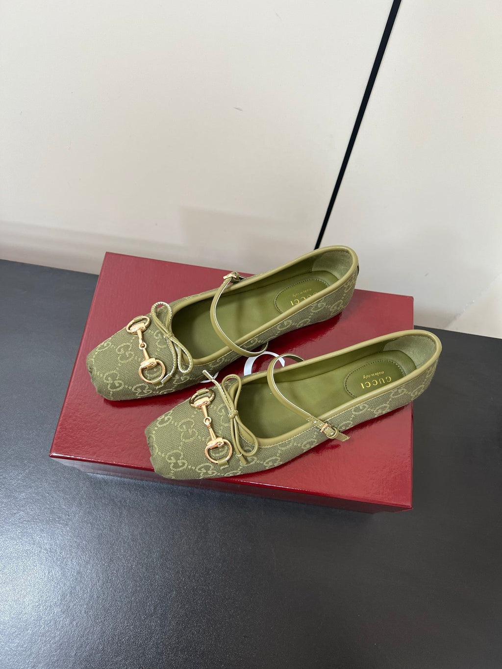 GUCCI MARY JANE 25S IN MOSS GREEN CANVAS WITH GOLD HARDWARE
