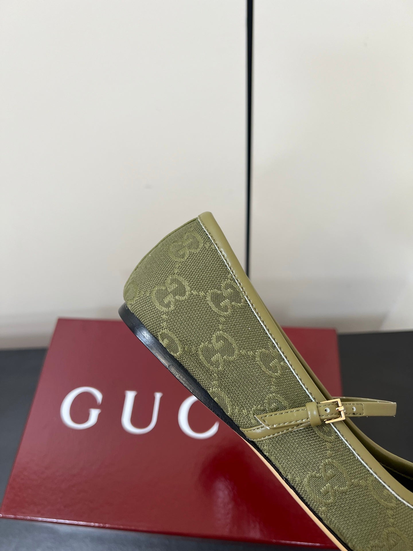GUCCI MARY JANE 25S IN MOSS GREEN CANVAS WITH GOLD HARDWARE