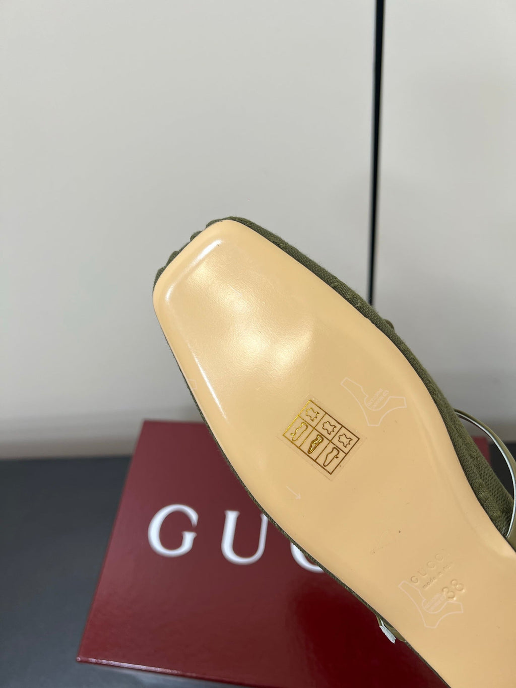 GUCCI MARY JANE 25S IN MOSS GREEN CANVAS WITH GOLD HARDWARE