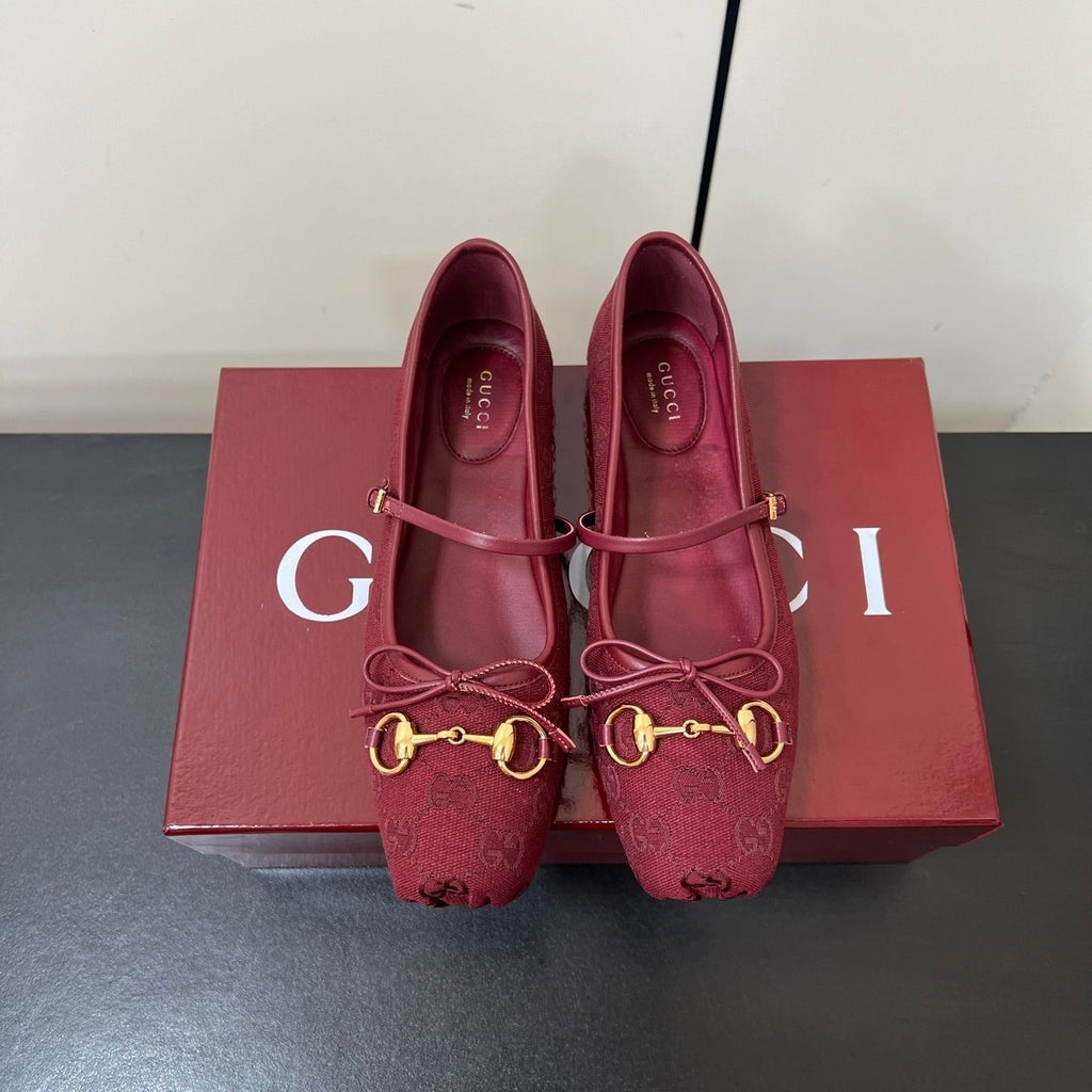 GUCCI MARY JANE 25S IN DARK RED CANVAS WITH GOLD HARDWARE