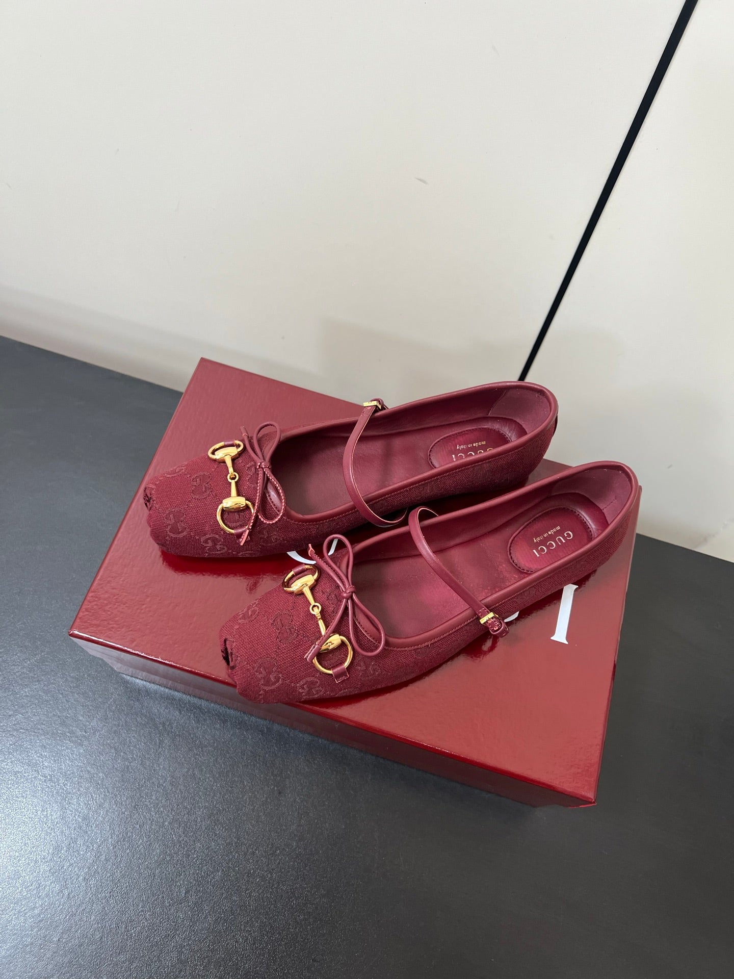 GUCCI MARY JANE 25S IN DARK RED CANVAS WITH GOLD HARDWARE