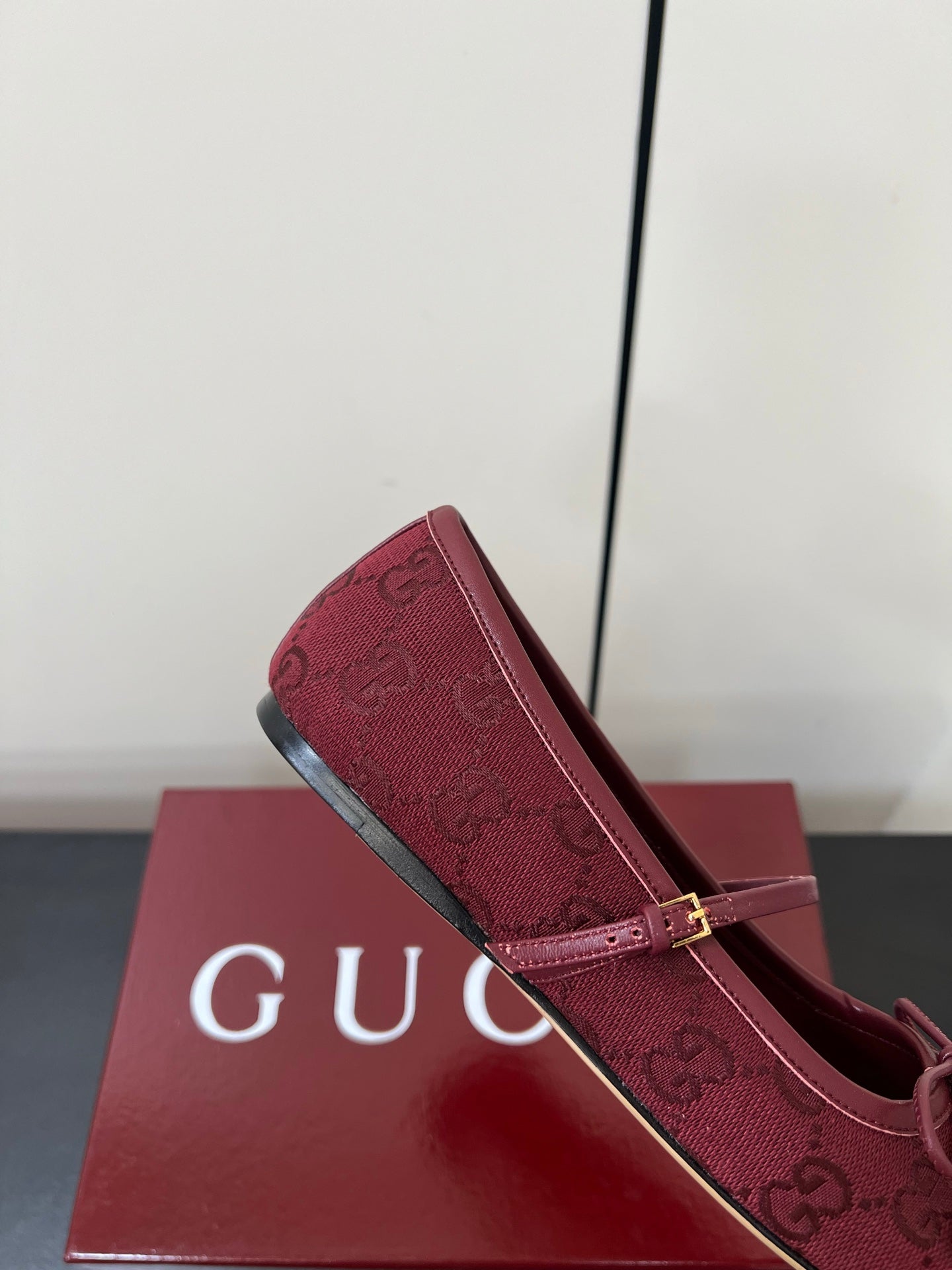 GUCCI MARY JANE 25S IN DARK RED CANVAS WITH GOLD HARDWARE