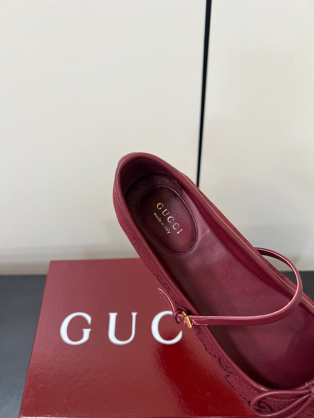 GUCCI MARY JANE 25S IN DARK RED CANVAS WITH GOLD HARDWARE