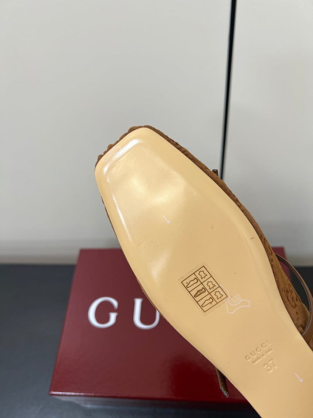 GUCCI MARY JANE 25S IN BROWN SUEDE WITH GOLD HARDWARE