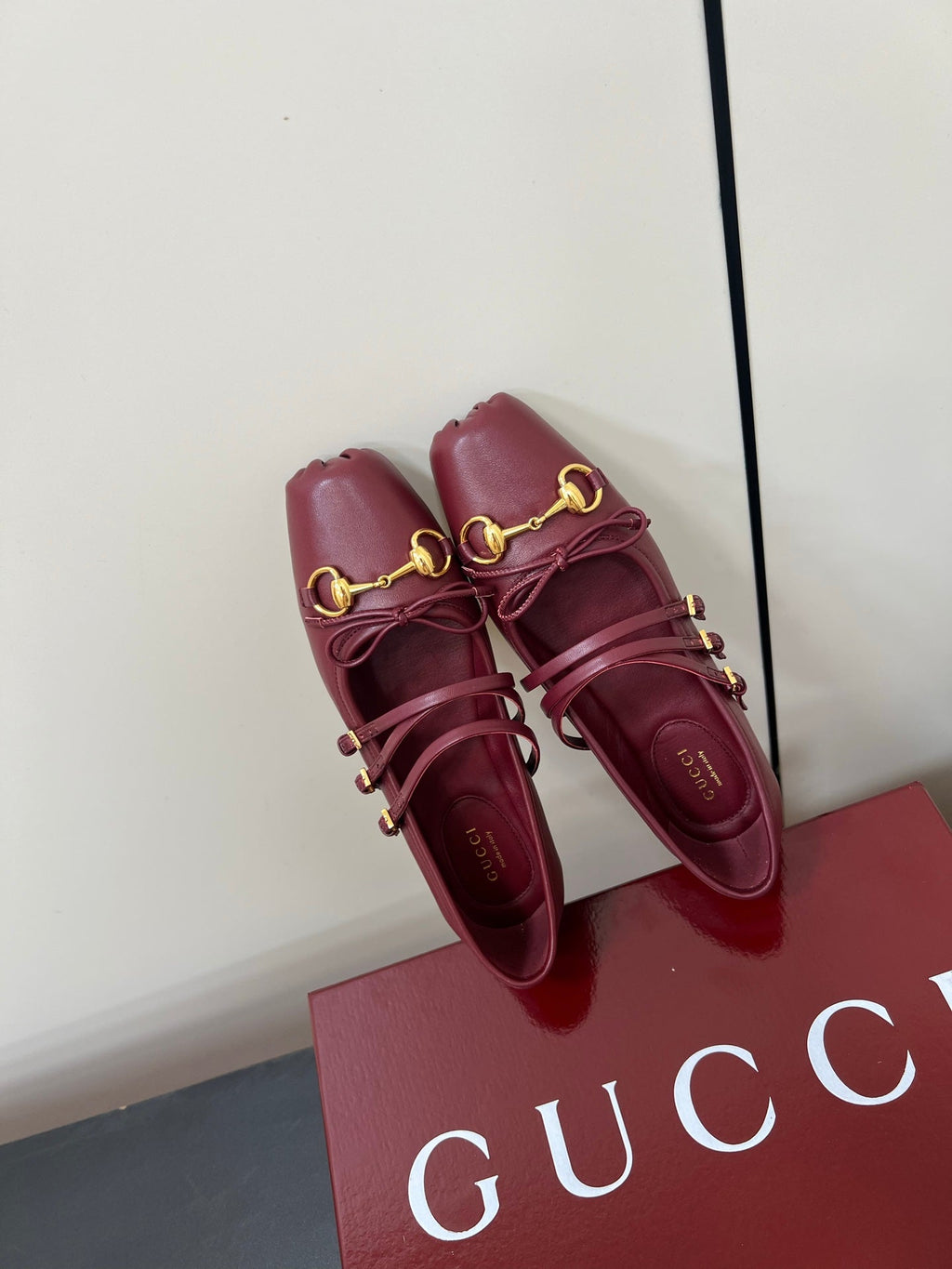 GUCCI MARY JANE 25S IN RED LAMBSKIN WITH GOLD HARDWARE