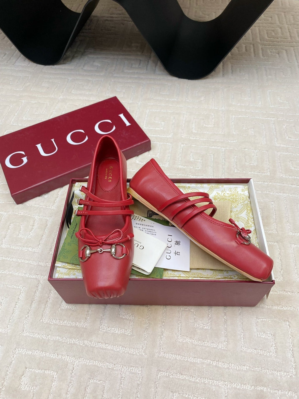 GUCCI BALLET FLAT CRIMSON HORIZONTAL STRAPS LAMBSKIN