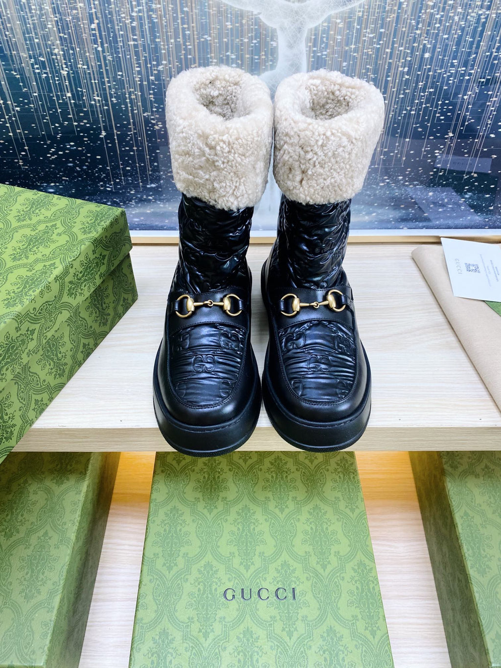 GUCCI HORSEBIT ANKLE BOOTS WITH MERINO TRIM IN BLACK EMBOSSED CALFSKIN