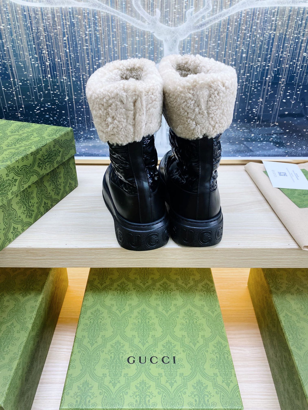 GUCCI HORSEBIT ANKLE BOOTS WITH MERINO TRIM IN BLACK EMBOSSED CALFSKIN