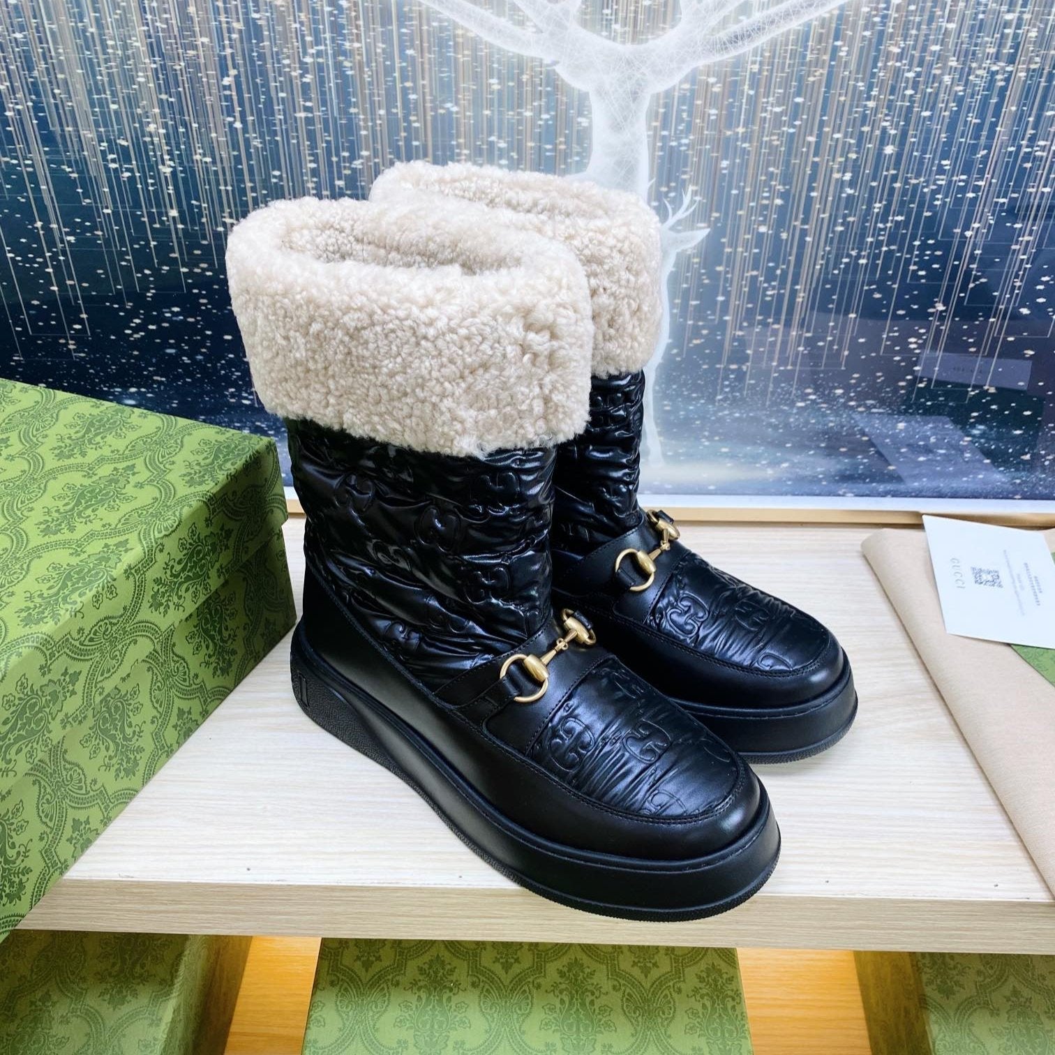 GUCCI HORSEBIT ANKLE BOOTS WITH MERINO TRIM IN BLACK EMBOSSED CALFSKIN