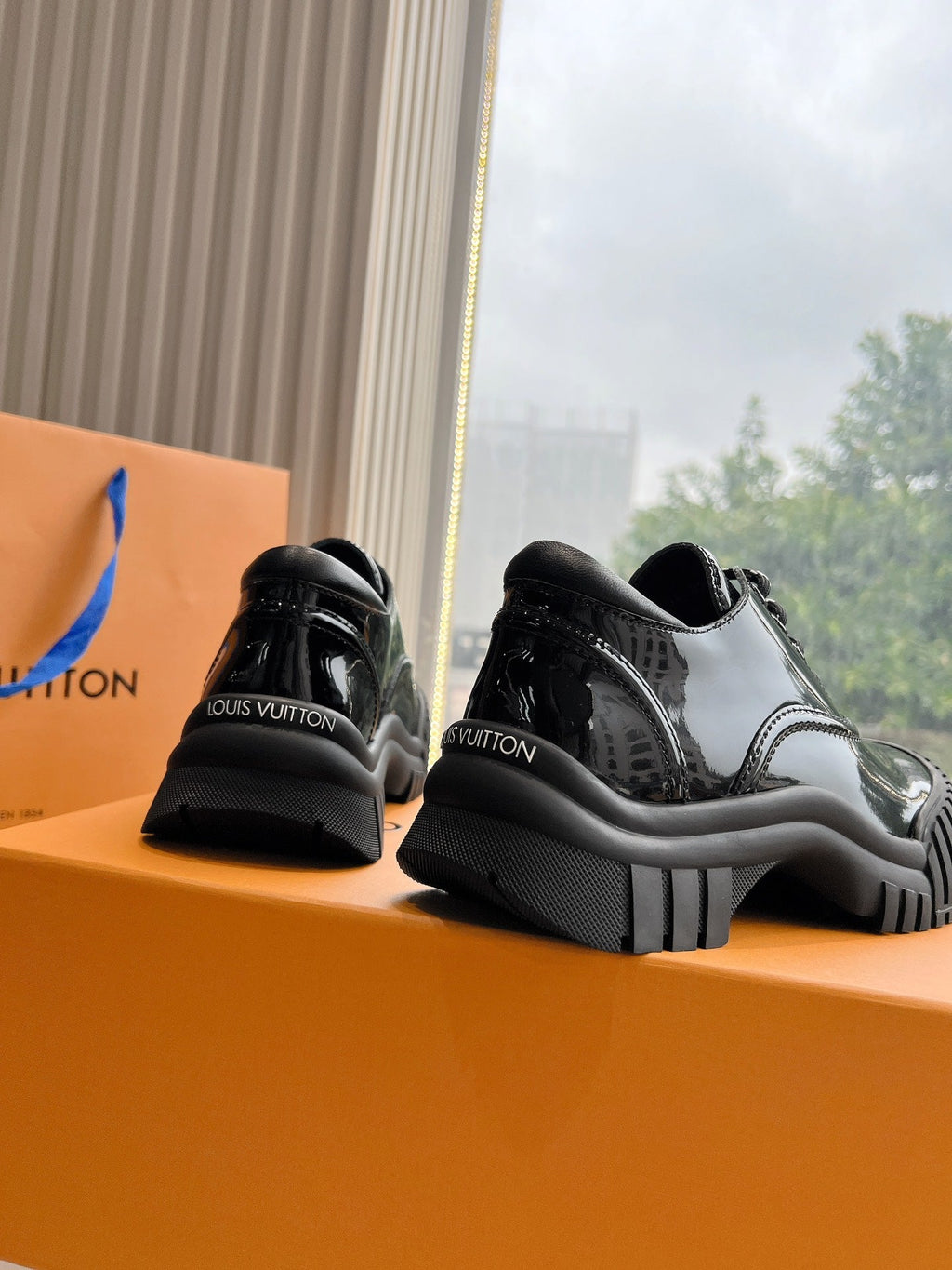 LOUIS VUITTON LV ARCHLIGHT SKATE SNEAKER IN BLACK GLOSSY CALFSKIN