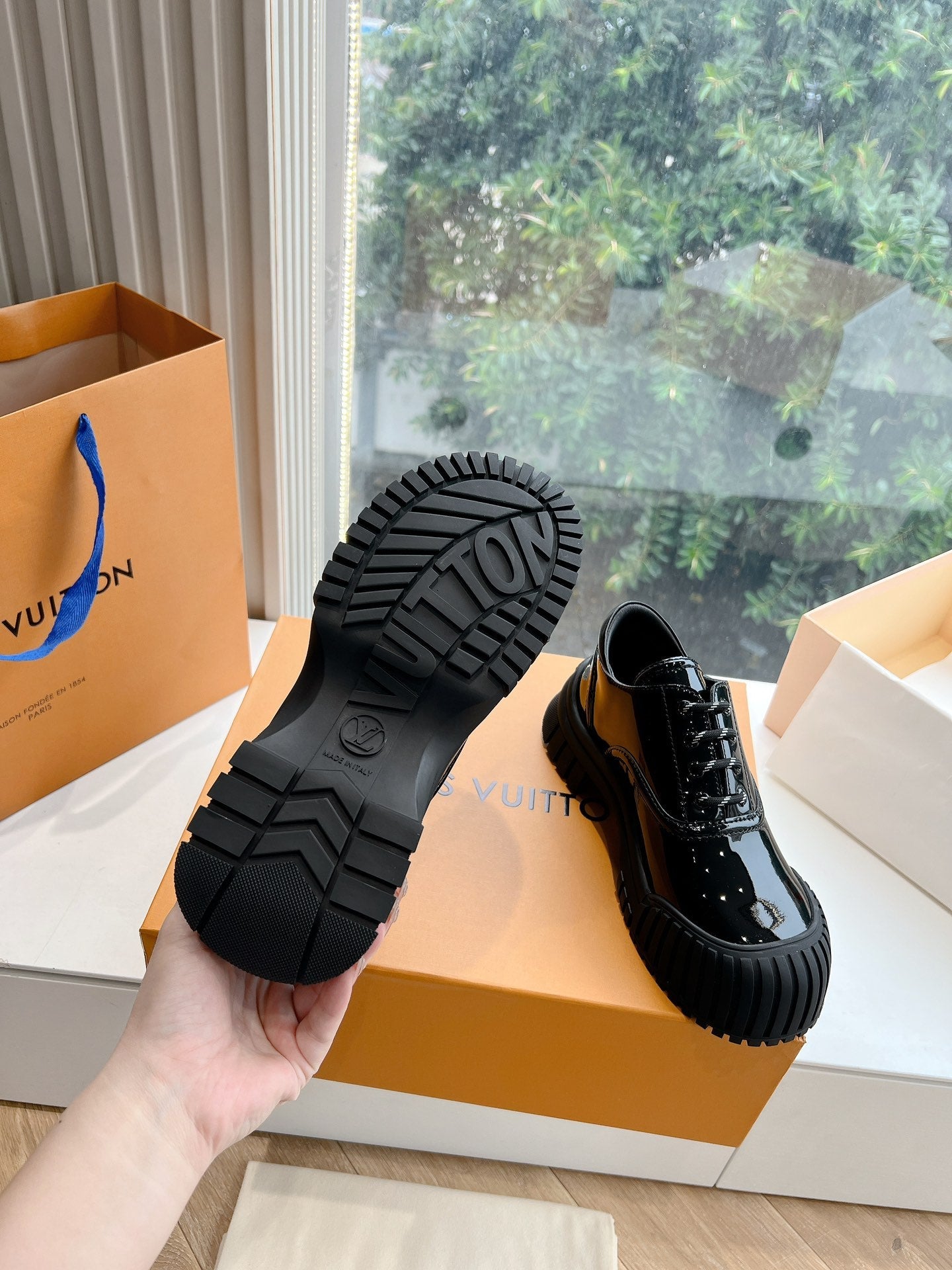 LOUIS VUITTON LV ARCHLIGHT SKATE SNEAKER IN BLACK GLOSSY CALFSKIN