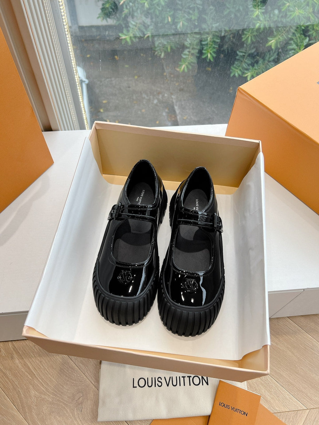 LOUIS VUITTON RUBY FLAT MARY JANE IN BLACK PATENT CALFSKIN