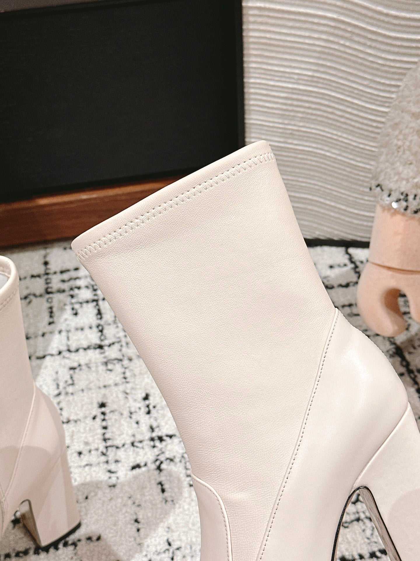GUCCI HORSEBIT ANKLE BOOTS 9.5CM IN WHITE SHEEPSKIN