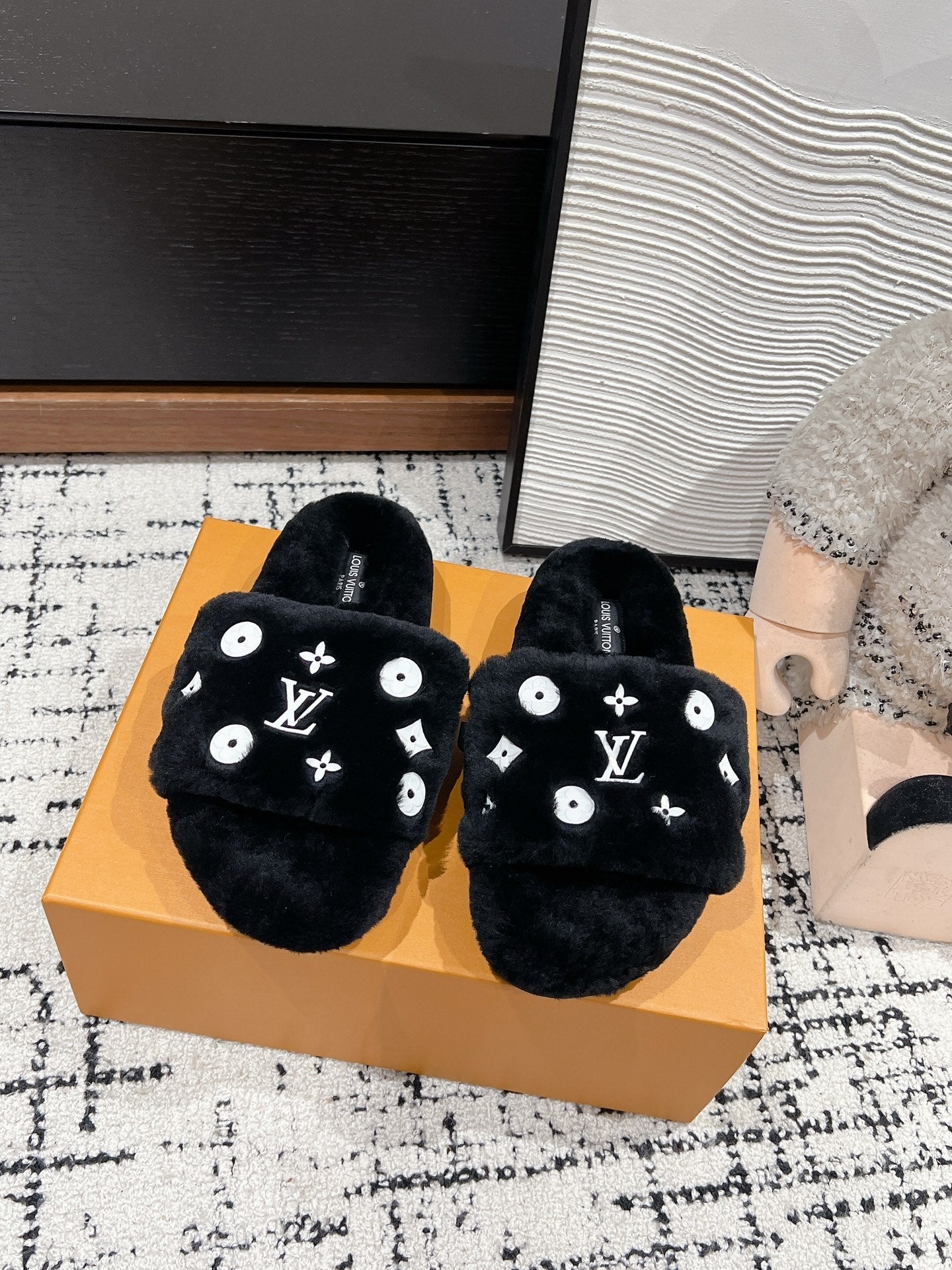 LOUIS VUITTON SLIPPER IN BLACK WOOL