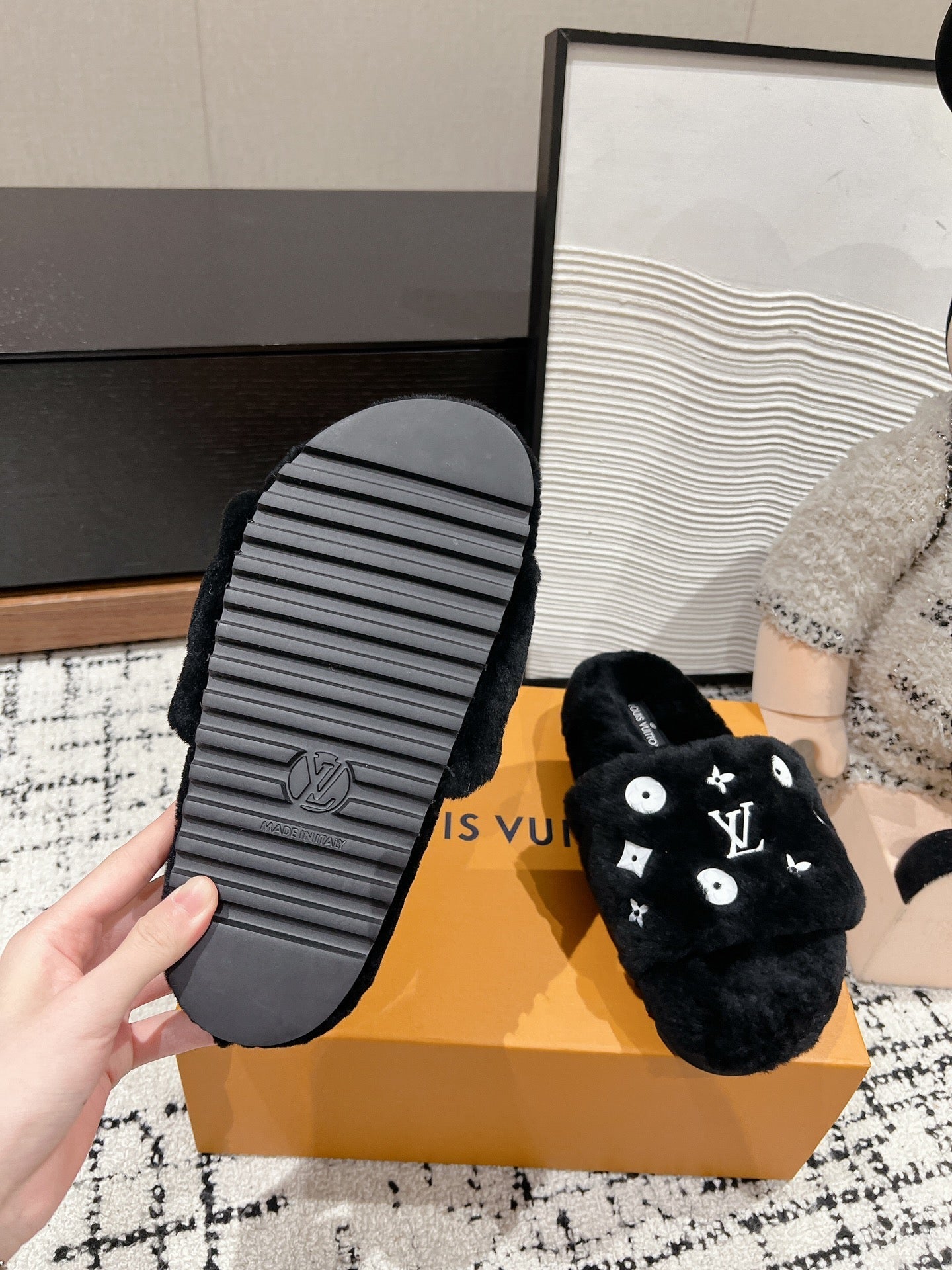 LOUIS VUITTON SLIPPER IN BLACK WOOL