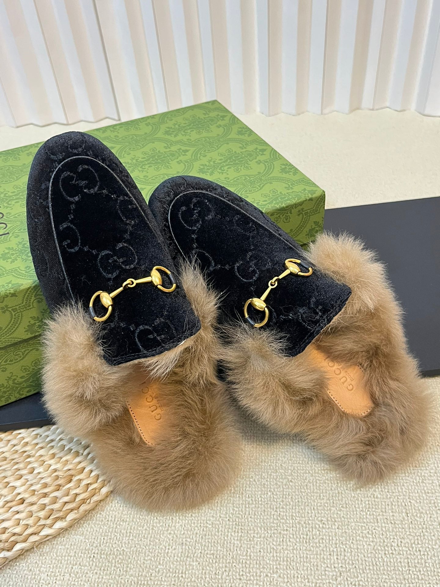 GUCCI HORSEBIT MULE IN BLACK MONOGRAM VELVET AND LAMB WOOL LINING