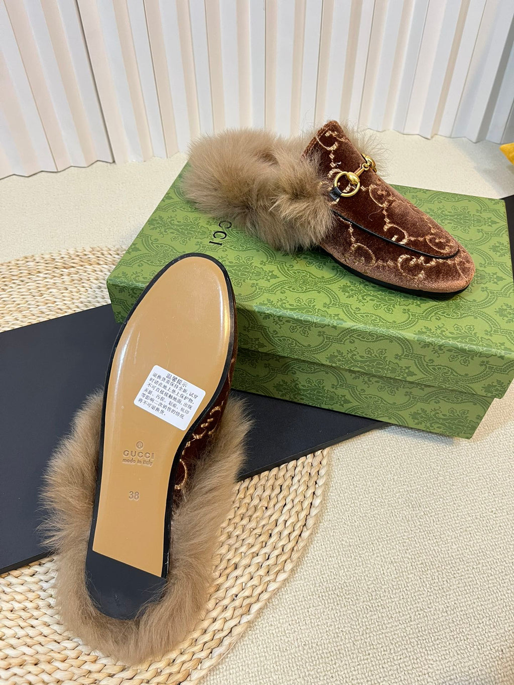 GUCCI HORSEBIT MULE IN SYRUP BROWN MONOGRAM VELVET AND LAMB WOOL LINING