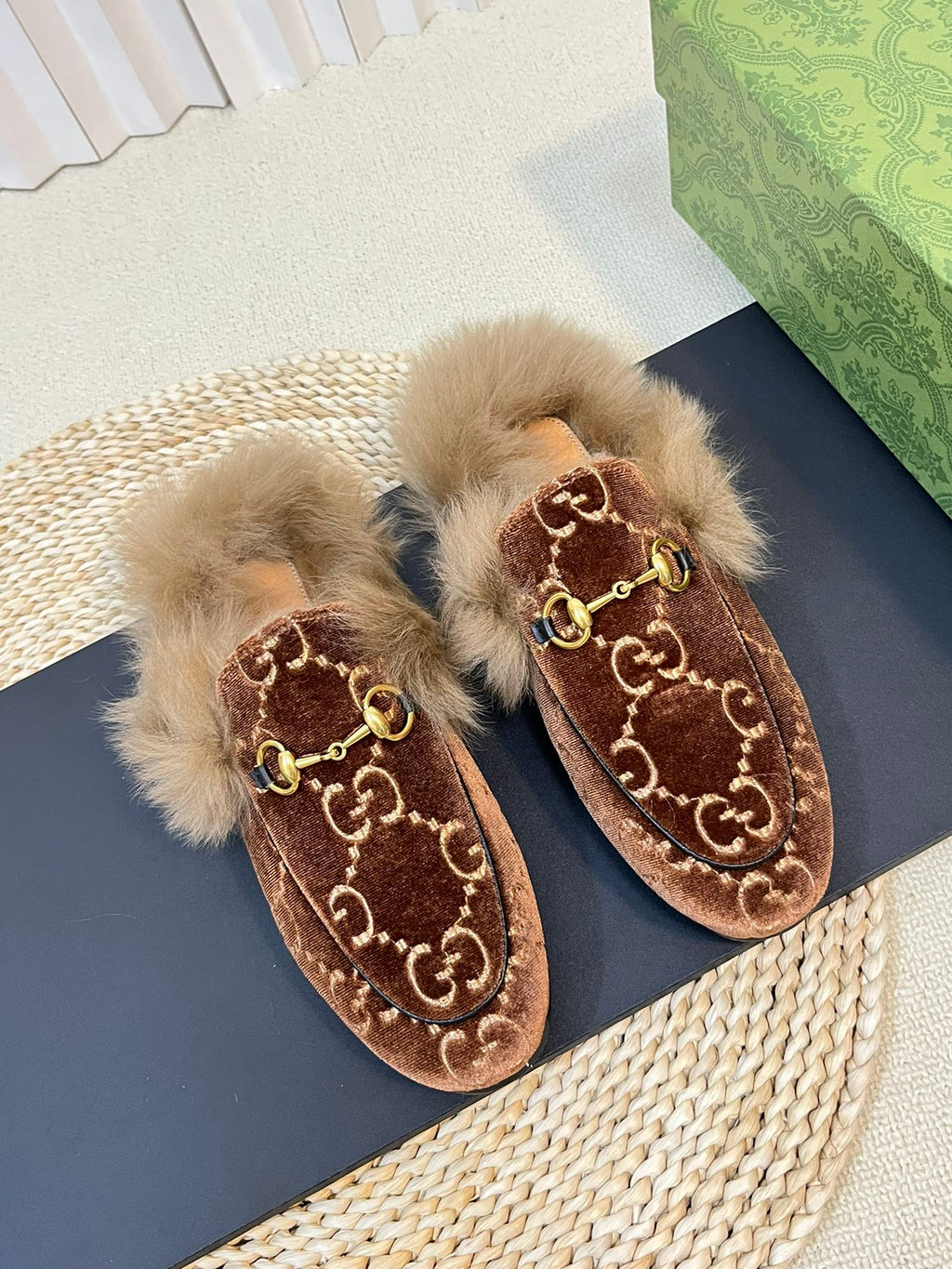 GUCCI HORSEBIT MULE IN SYRUP BROWN MONOGRAM VELVET AND LAMB WOOL LINING