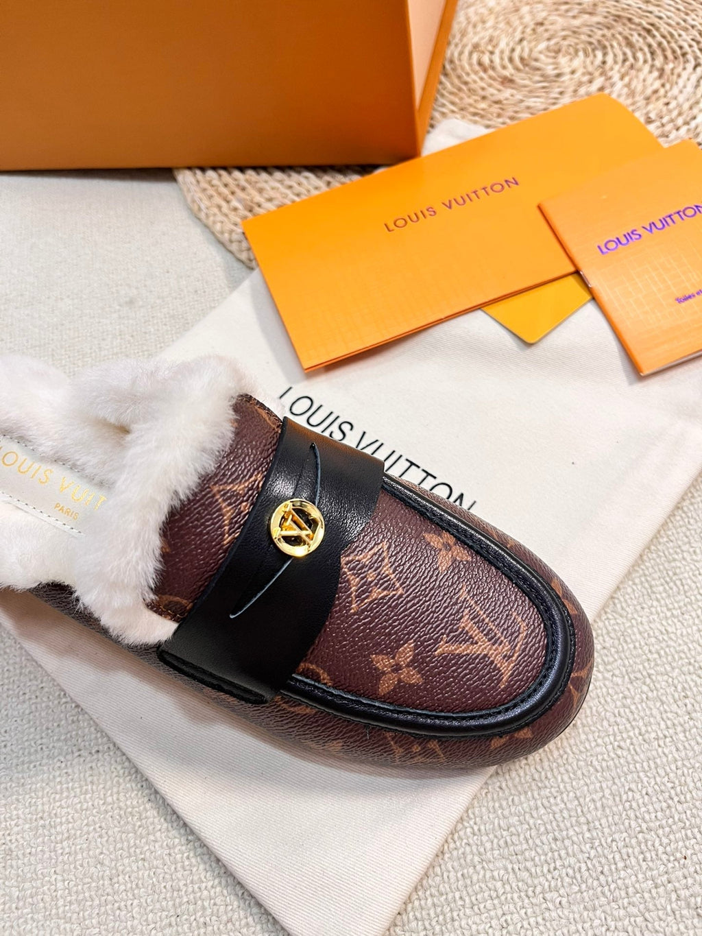 LOUIS VUITTON FLAT MULE IN CHESTNUT BROWN MONOGRAM CALFSKIN AND SHEARLING LINING