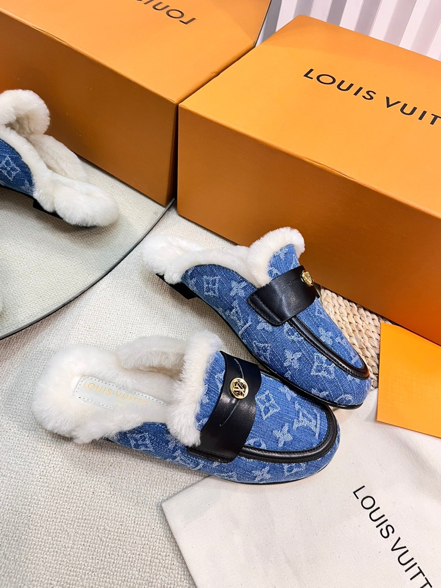 LOUIS VUITTON FLAT MULE IN COBALT BLUE MONOGRAM DENIM AND SHEARLING LINING