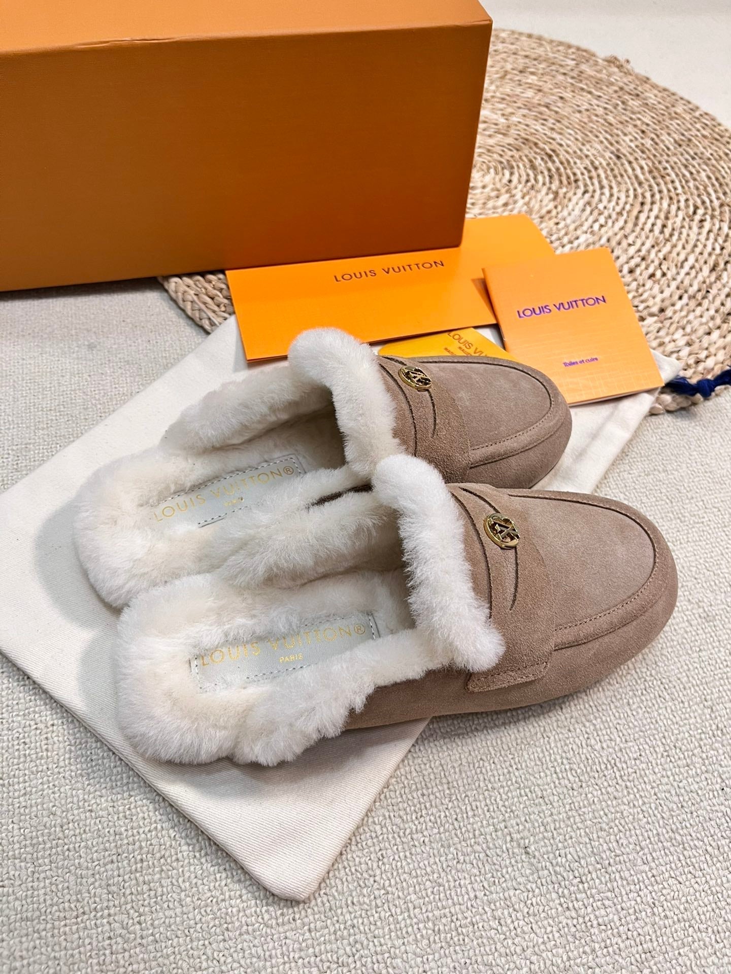 LOUIS VUITTON LV COSY FLAT COMFORT CLOG IN MEDIUM BROWN SUEDE AND SHEARLING LINING