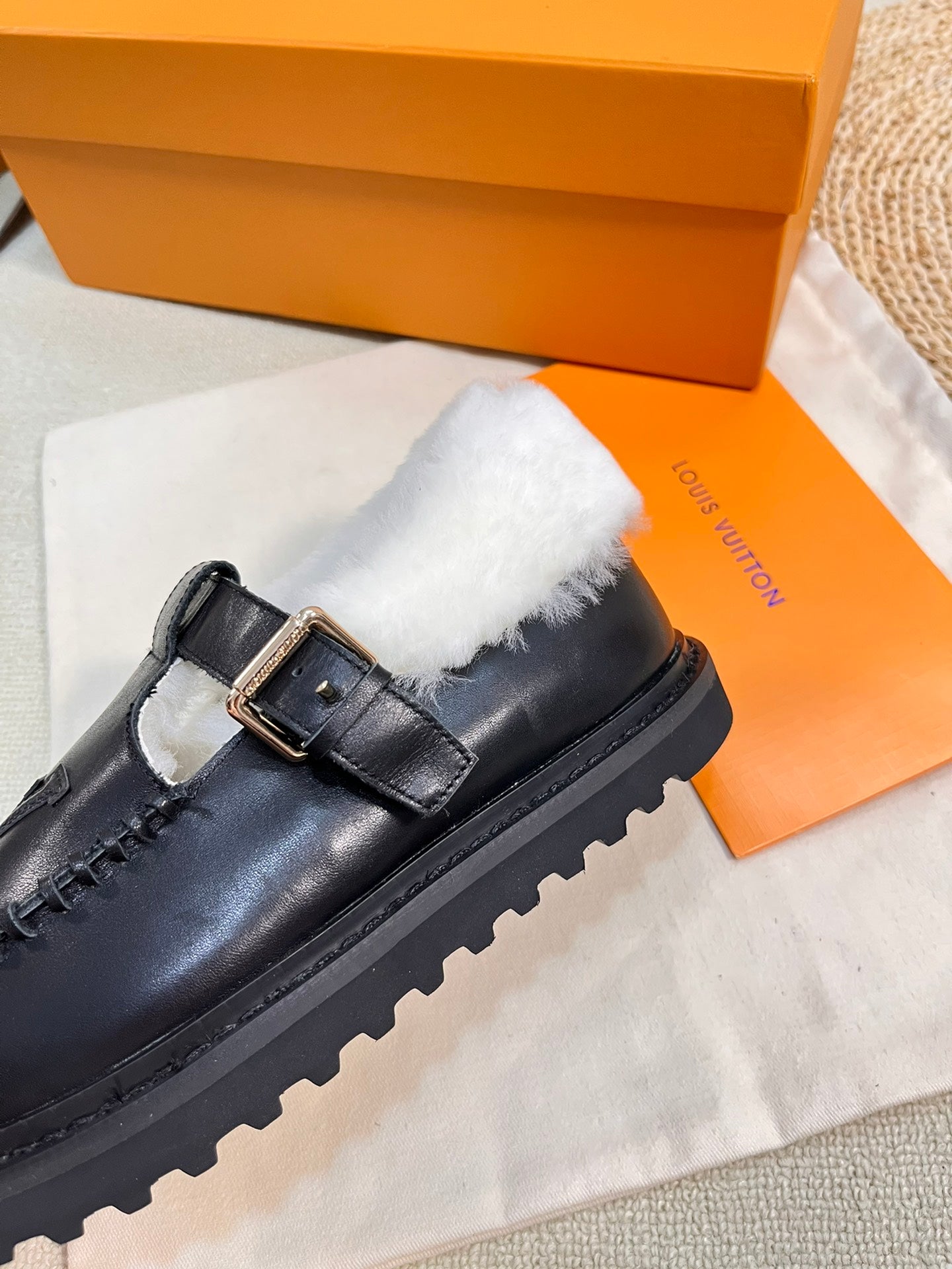 LOUIS VUITTON COLORADO COMFORT MARY JANE IN BLACK CALFSKIN AND SHEARLING LINING