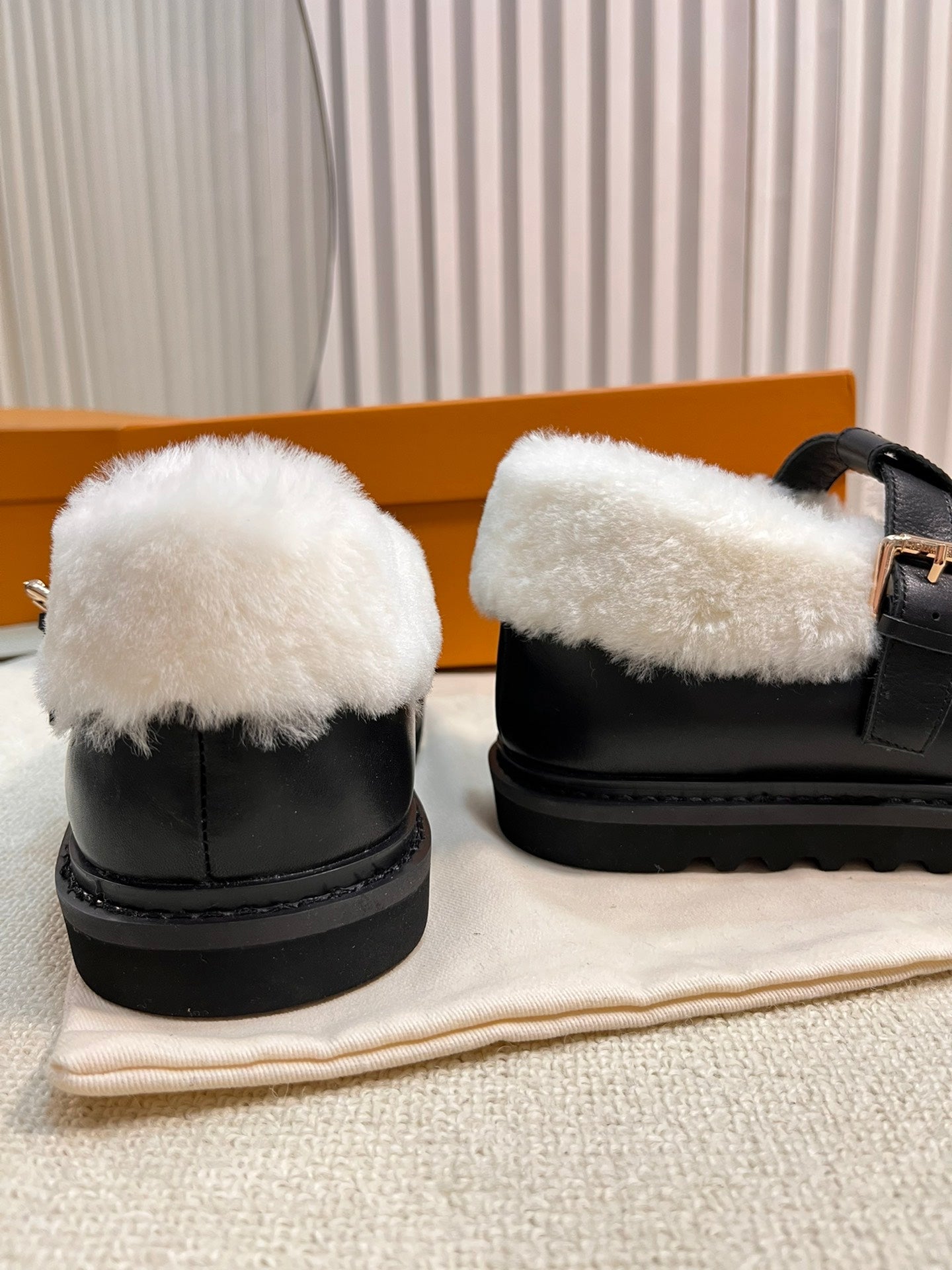 LOUIS VUITTON COLORADO COMFORT MARY JANE IN BLACK CALFSKIN AND SHEARLING LINING