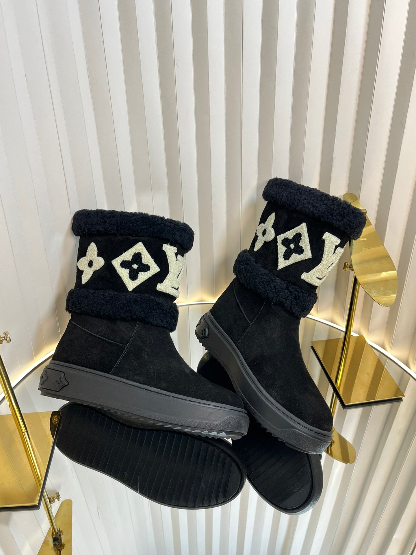 LOUIS VUITTON SNOWDROP FLAT ANKLE BOOTS IN BLACK SUEDE