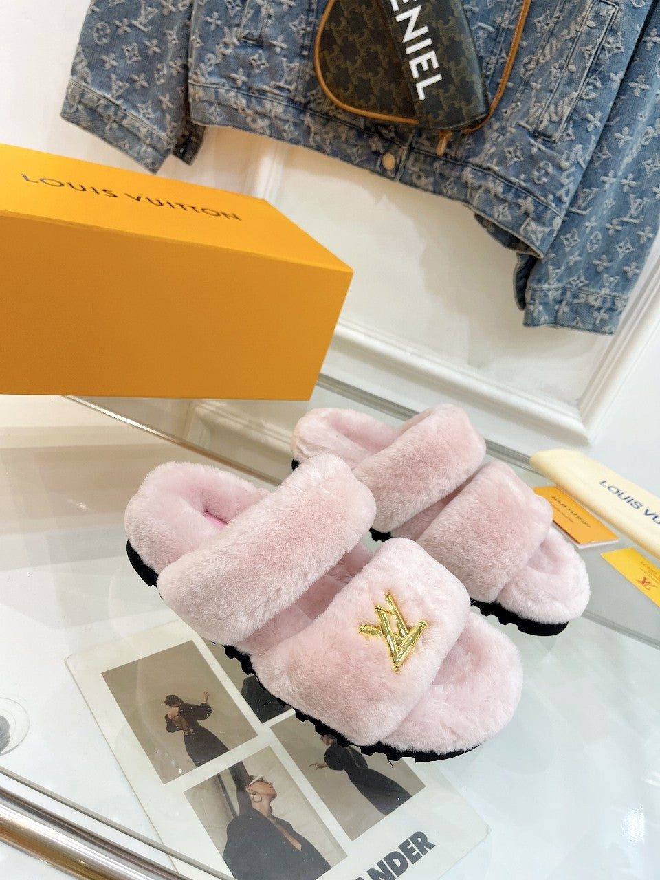 LOUIS VUITTON HALF MULE SLIPPERS IN LIGHT PINK FLEECE FEATURING METALLIC LOGO