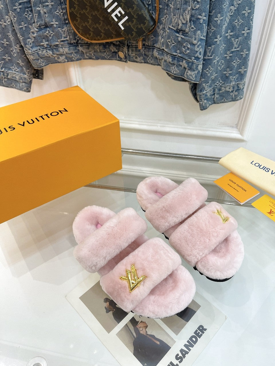 LOUIS VUITTON HALF MULE SLIPPERS IN LIGHT PINK FLEECE FEATURING METALLIC LOGO