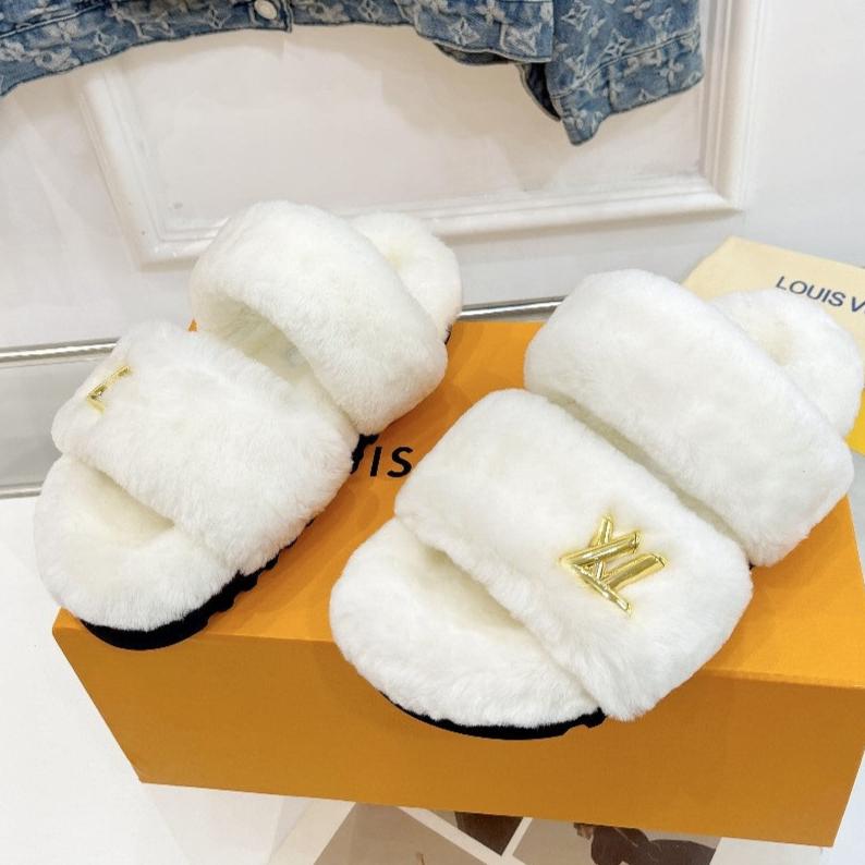 LOUIS VUITTON HALF MULE SLIPPERS IN WHITE FLEECE FEATURING METALLIC LOGO