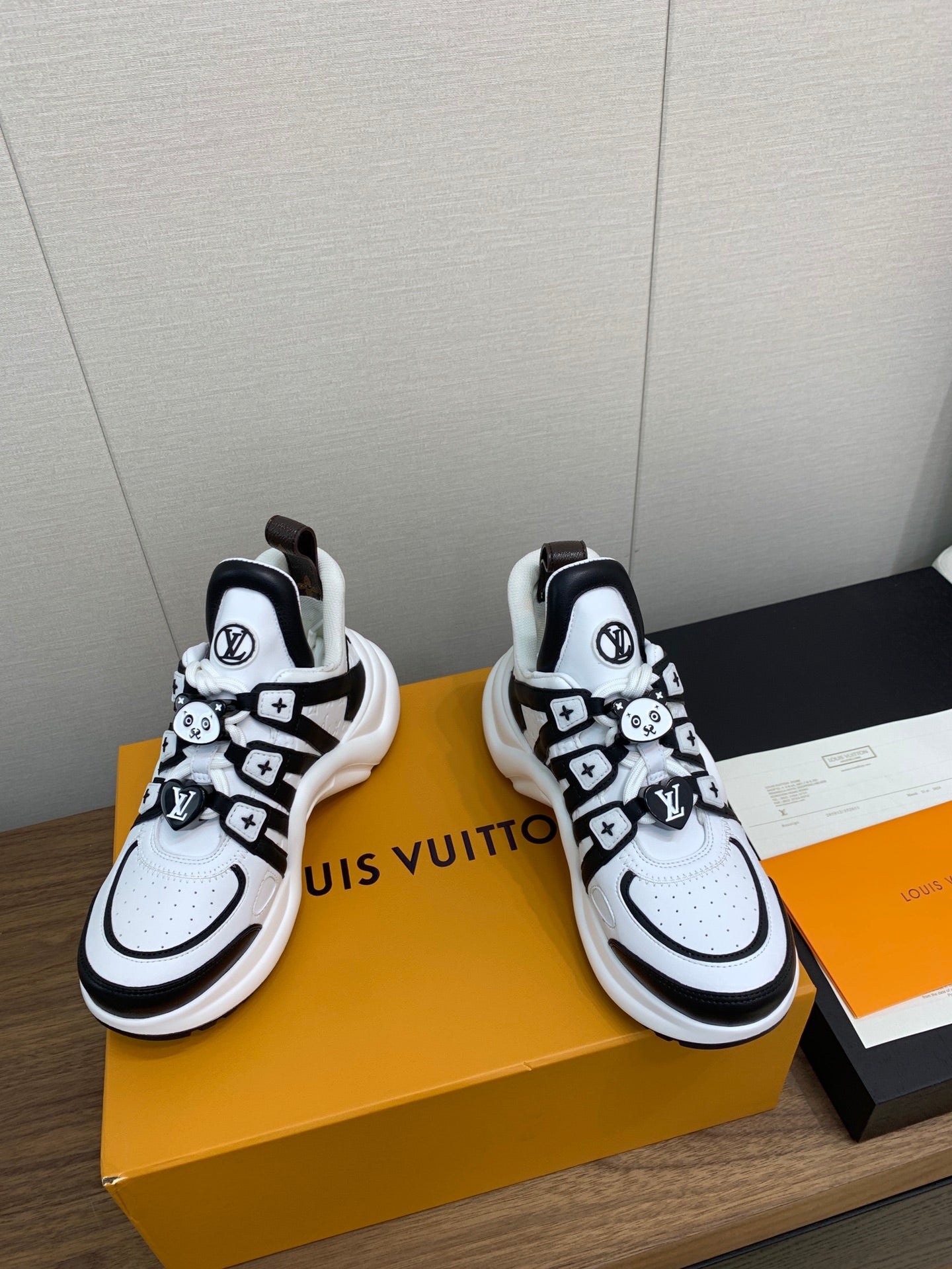 LOUIS VUITTON LV ARCHLIGHT SNEAKER BLACK MIX WHITE