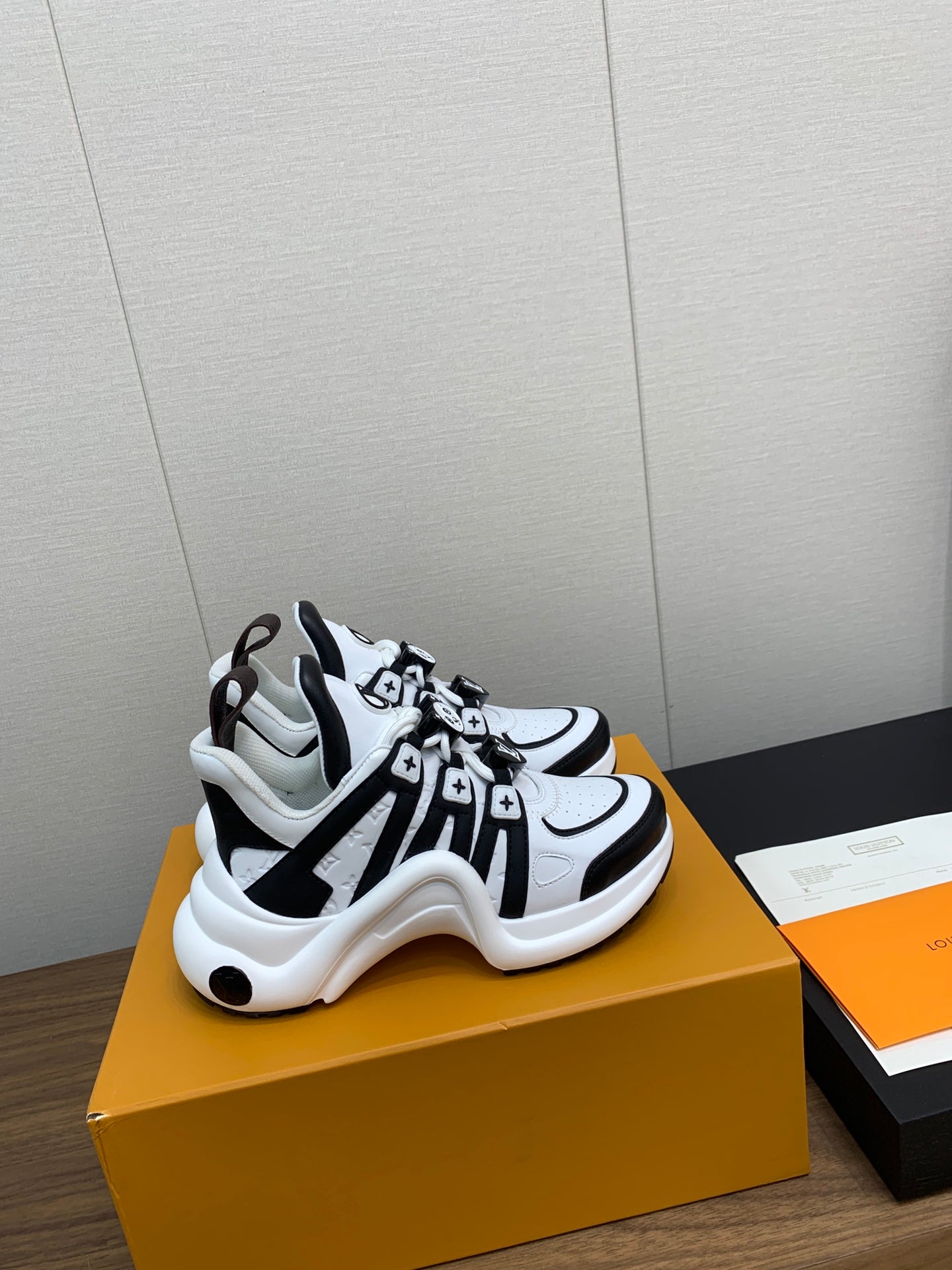 LOUIS VUITTON LV ARCHLIGHT SNEAKER BLACK MIX WHITE