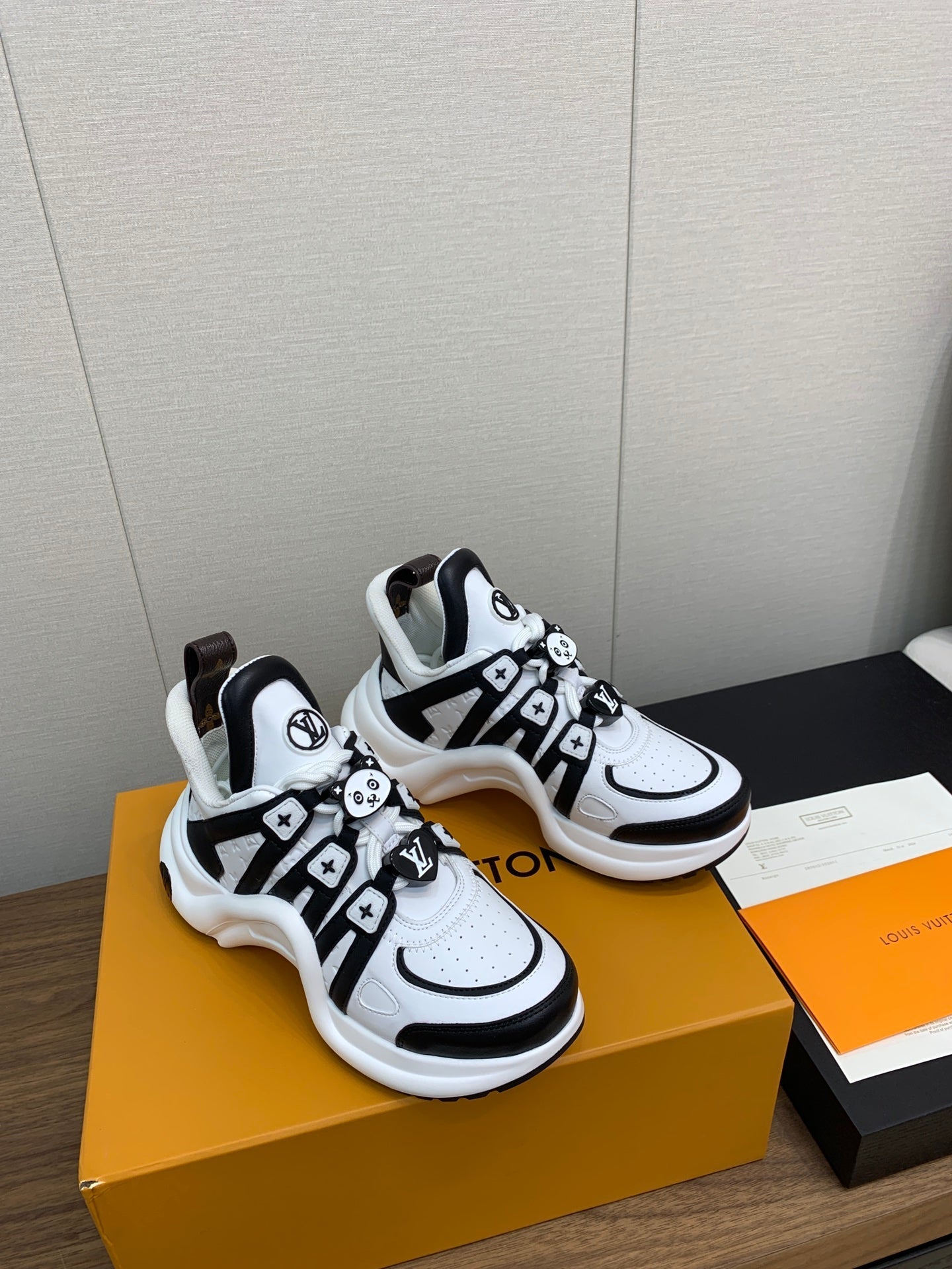 LOUIS VUITTON LV ARCHLIGHT SNEAKER BLACK MIX WHITE