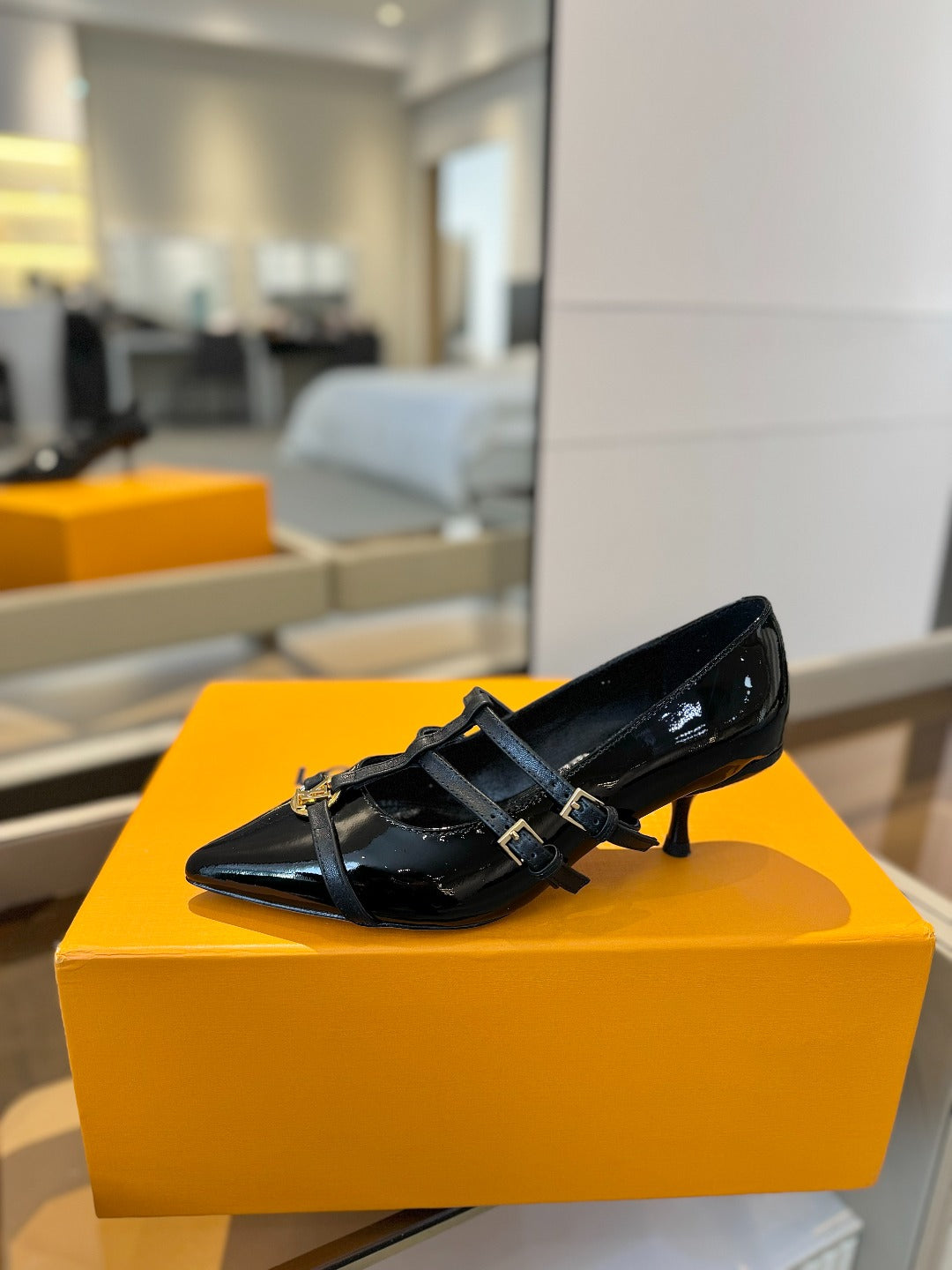 LOUIS VUITTON HIGH PUMP 5 CM TRIPLE-STRAP IN BLACK PATENT CALFSKIN