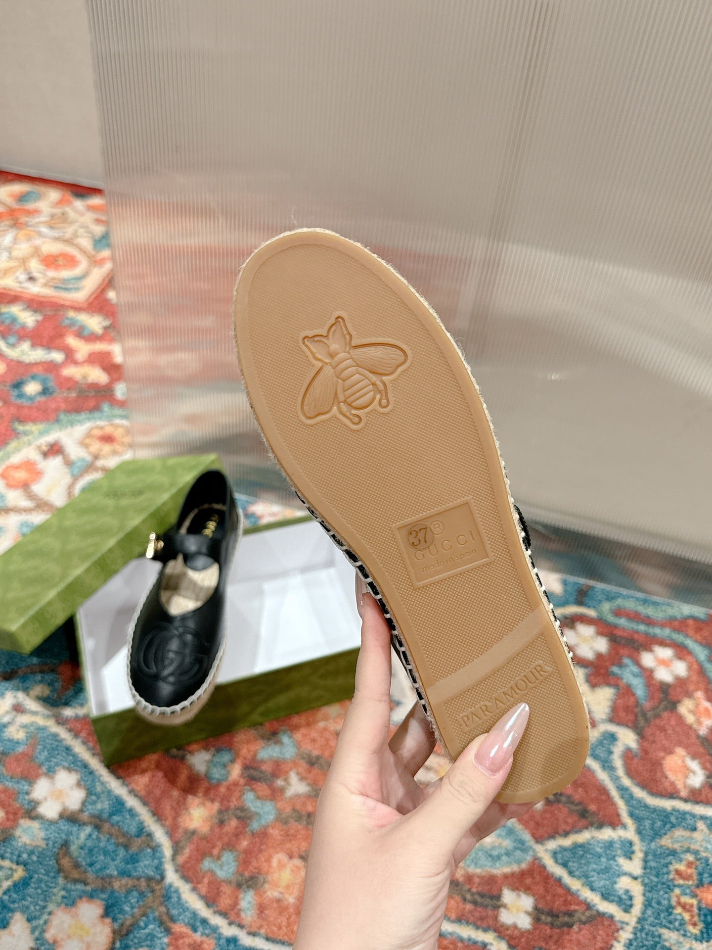 GUCCI CROSS STRAP FLAT SHOES IN BLACK CALFSKIN WITH STRAW SOLE