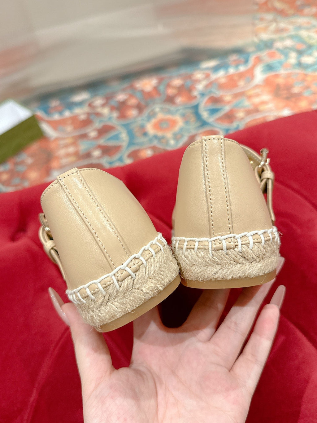 GUCCI CROSS STRAP FLAT SHOES IN BEIGE CALFSKIN WITH STRAW SOLE