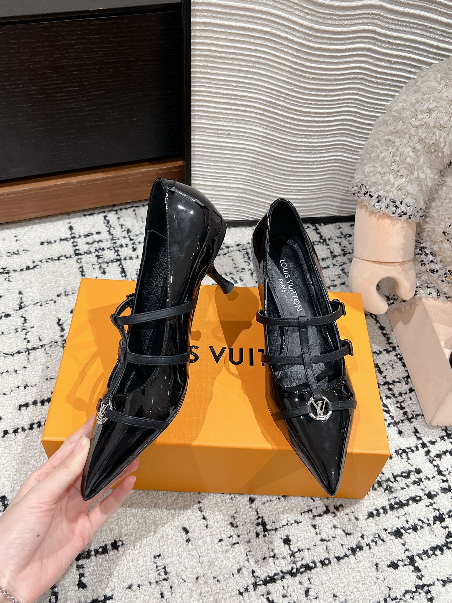 LOUIS VUITTON HIGH HEEL 4 CM PUMP IN BLACK CALFSKIN