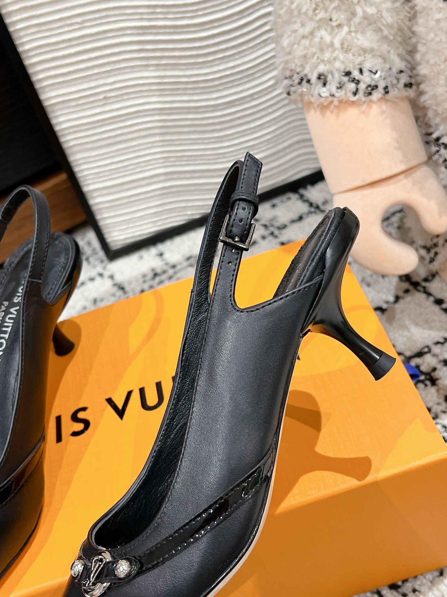 LOUIS VUITTON HIGH HEEL 4 CM SLINGBACKS IN BLACK CALFSKIN