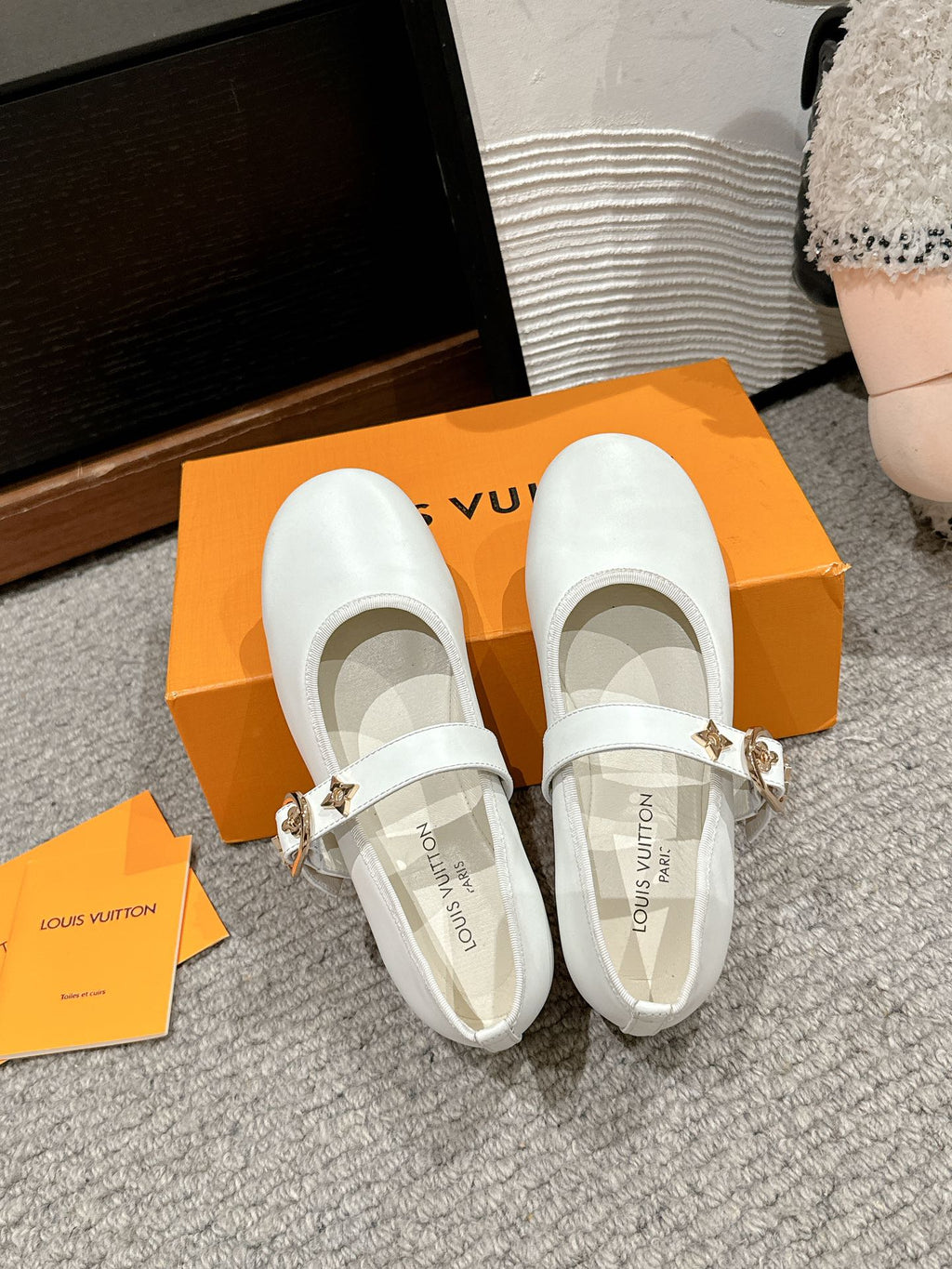 LOUIS VUITTON MARY JANE SHOES IN WHITE SHEEPSKIN