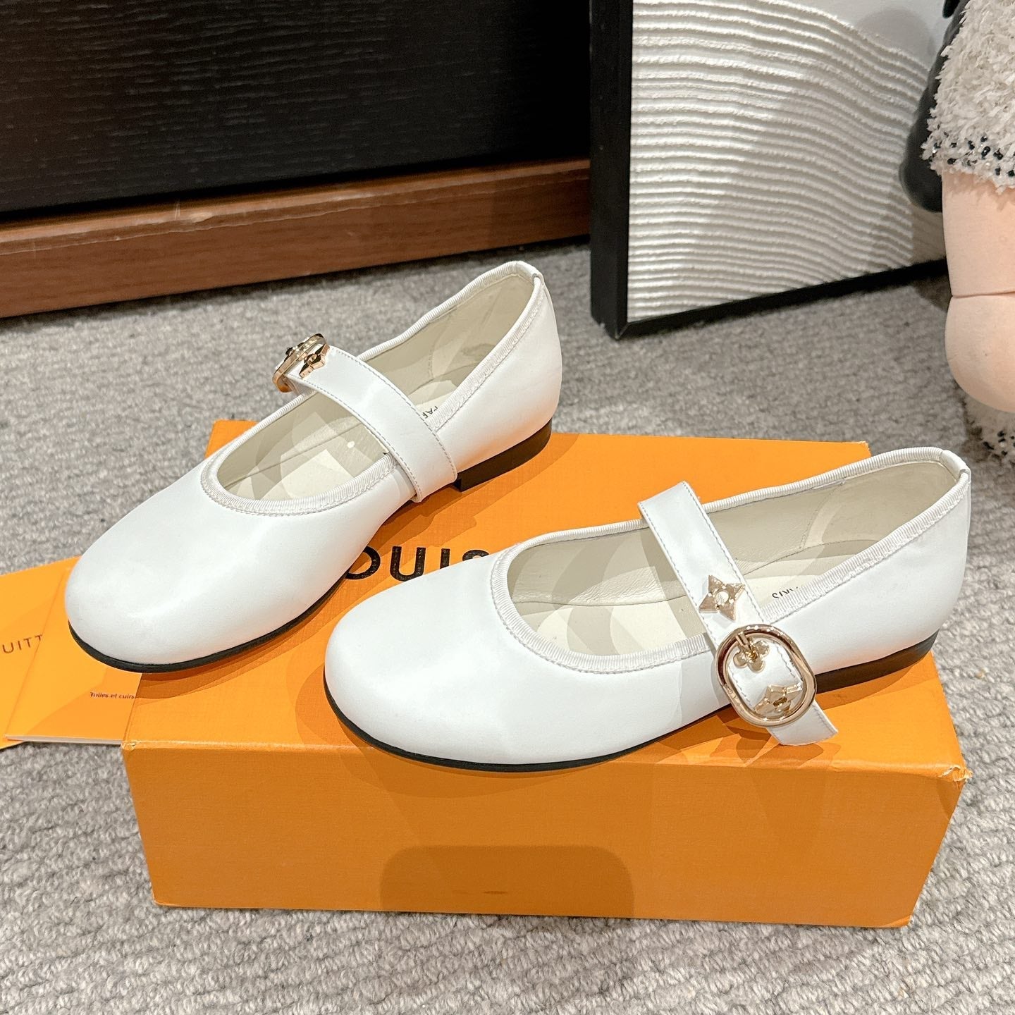 LOUIS VUITTON MARY JANE SHOES IN WHITE SHEEPSKIN