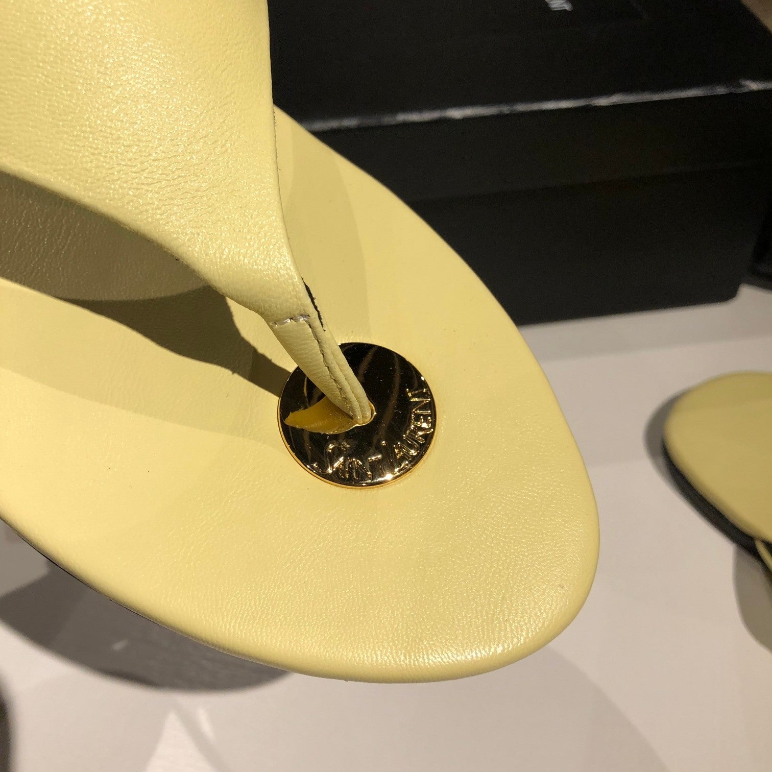 LOUIS VUITTON FLAT THONG IN LIGHT YELLOW CALFSKIN