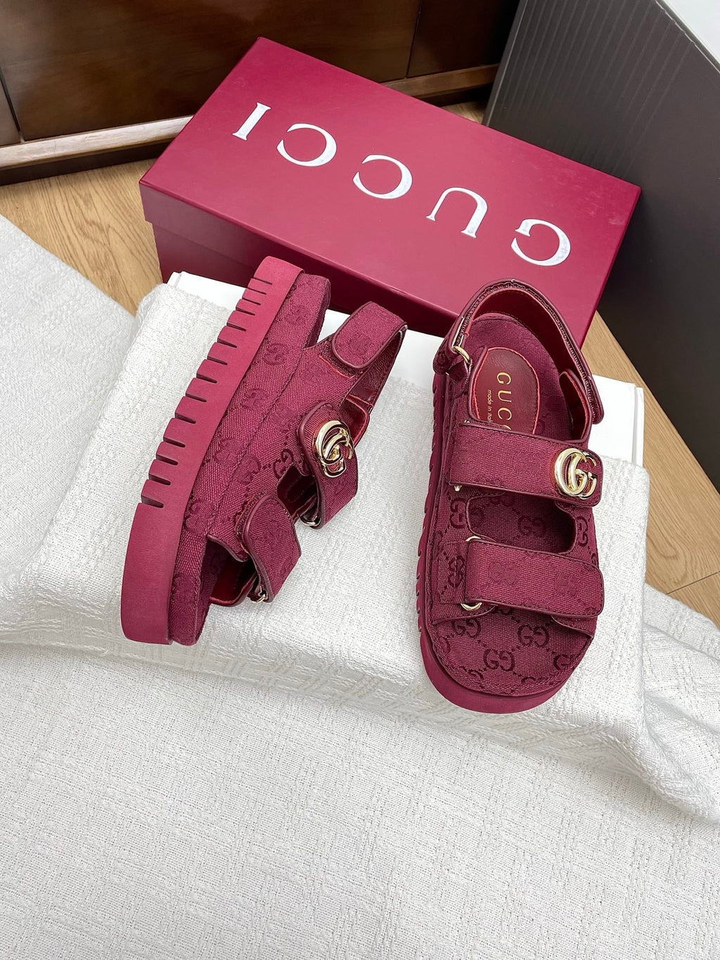 GUCCI CLASSIC SANDALS 25S IN RED FABRIC WITH GOLD HARDWARE