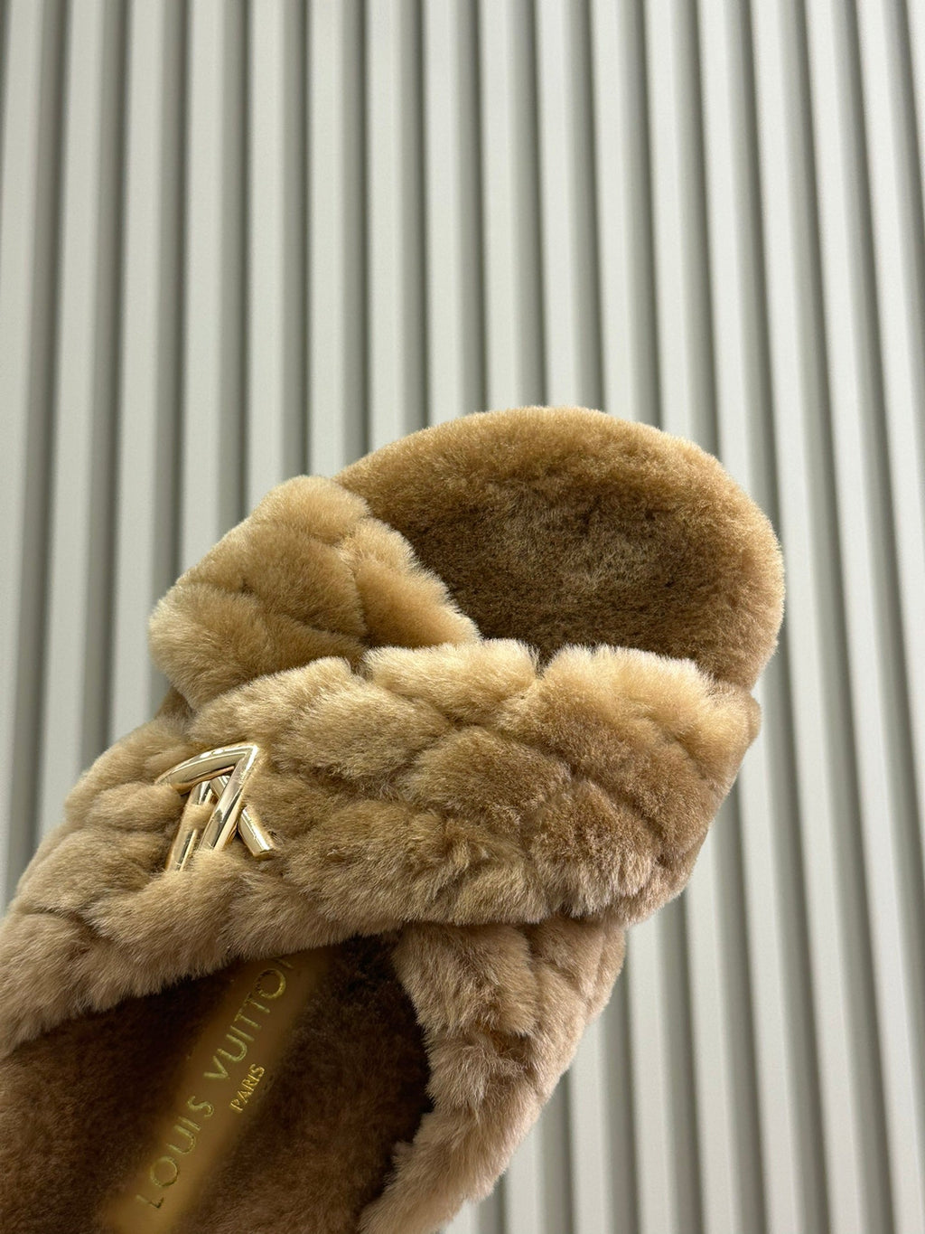LOUIS VUITTON LV WOMEN'S SUNSET COMFORT FLAT MULE IN CAMEL BROWN FLEECE