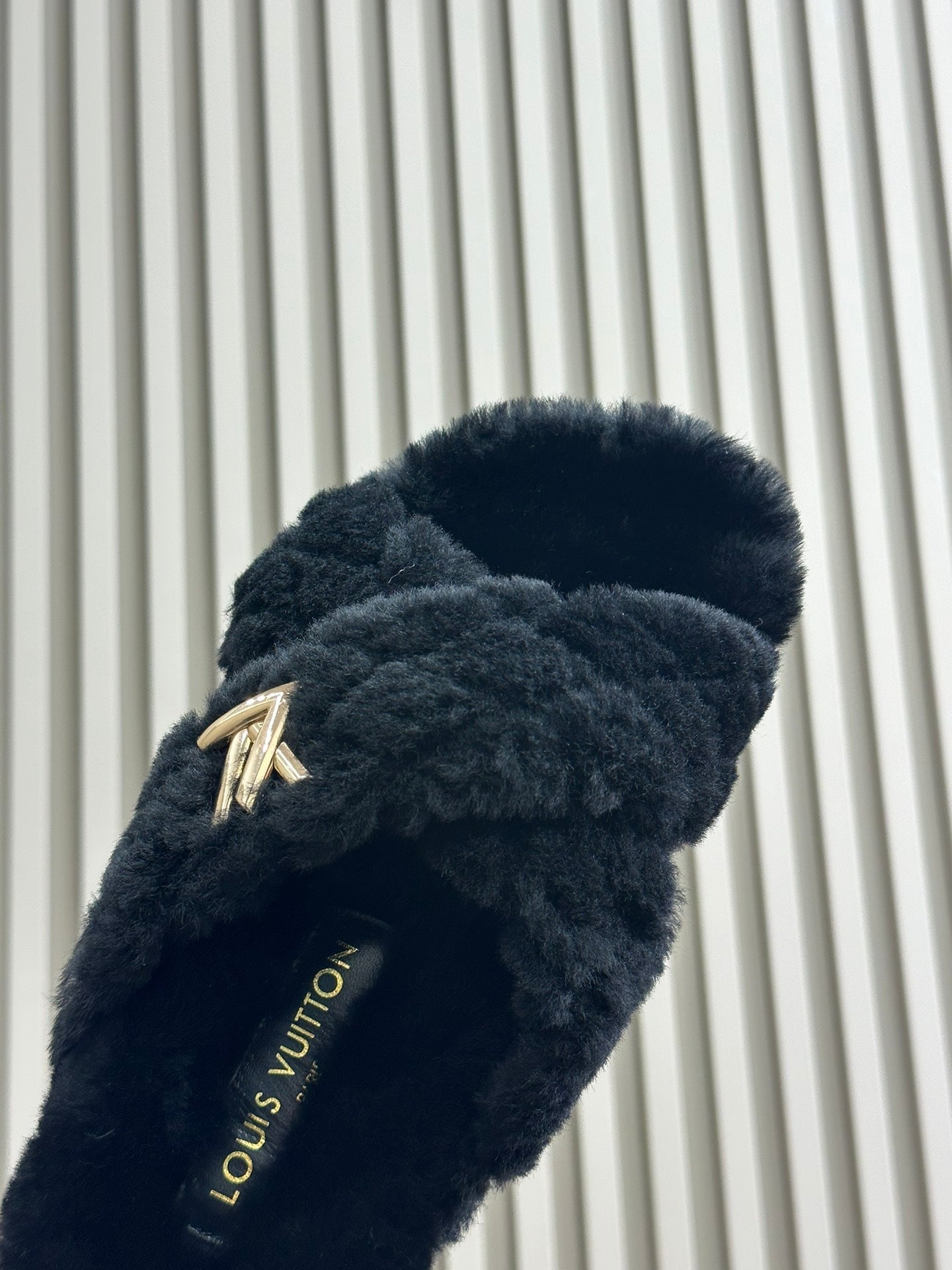 LOUIS VUITTON LV WOMEN'S SUNSET COMFORT FLAT MULE IN BLACK FLEECE